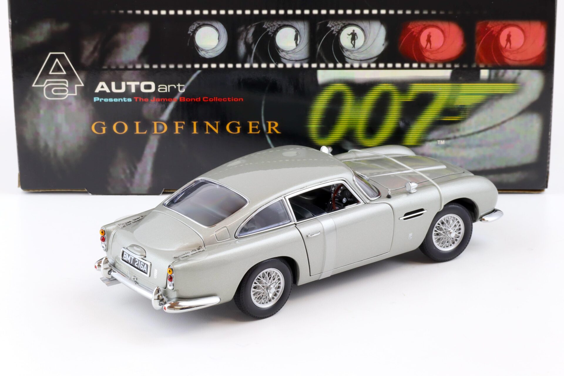1:18 AUTOart Aston Martin DB5 RHD James Bond 007 Goldfinger silver- grey 70020