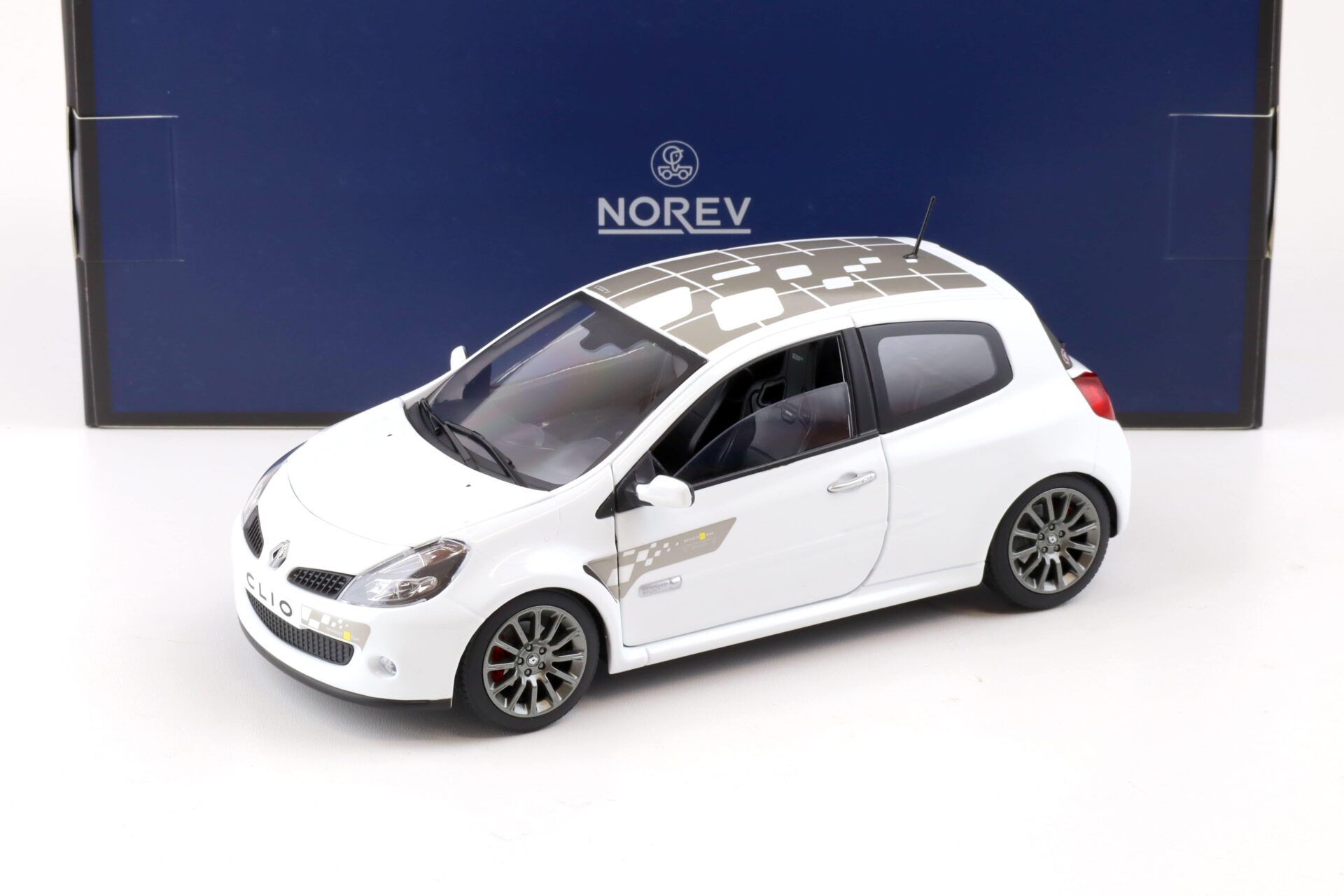 1:18 Norev Renault Clio 3 RS F1 Team 2007 Glacier white - Limited 300 pcs.