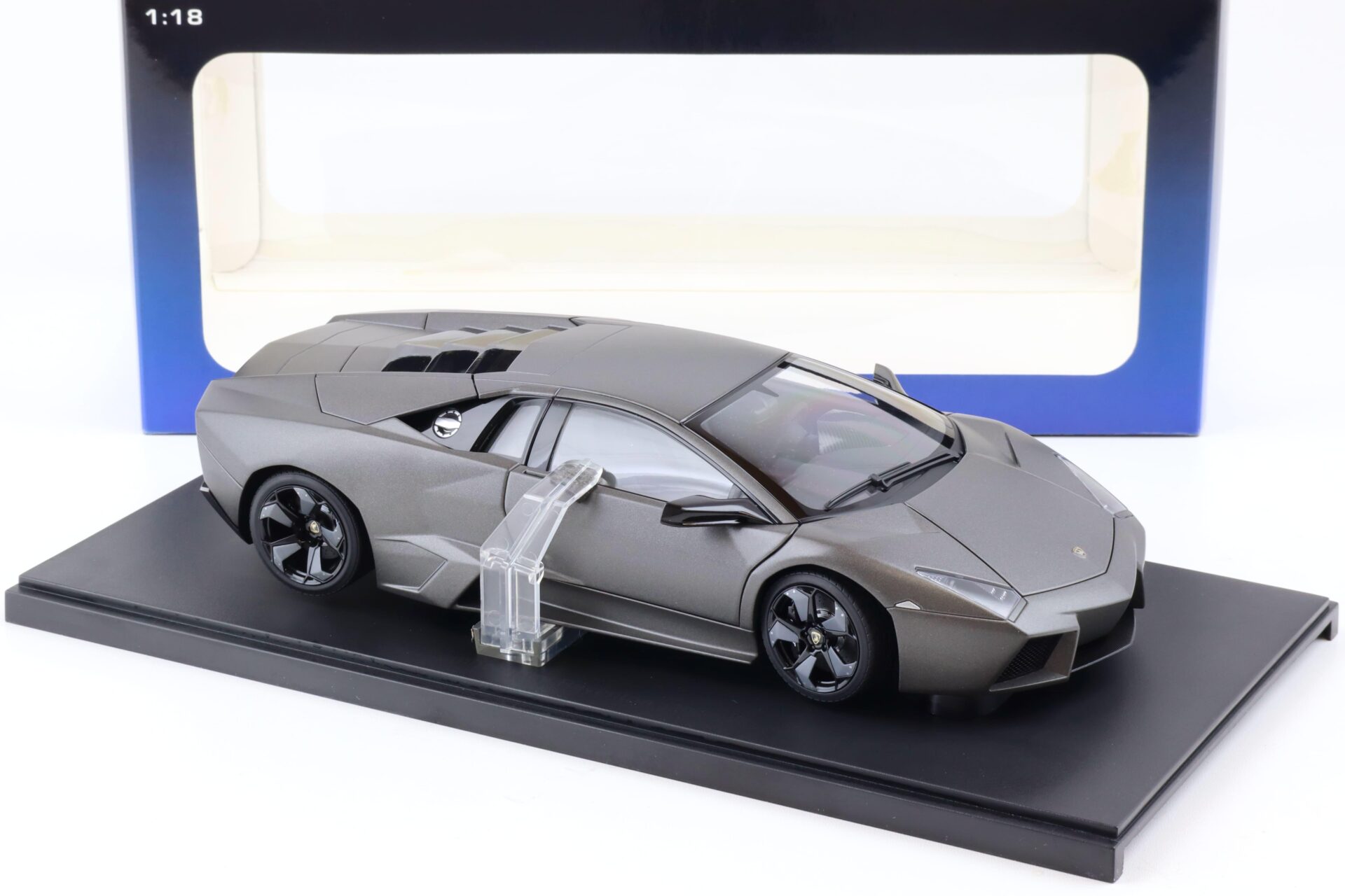 1:18 AUTOart Lamborghini Reventon matt grey 74591