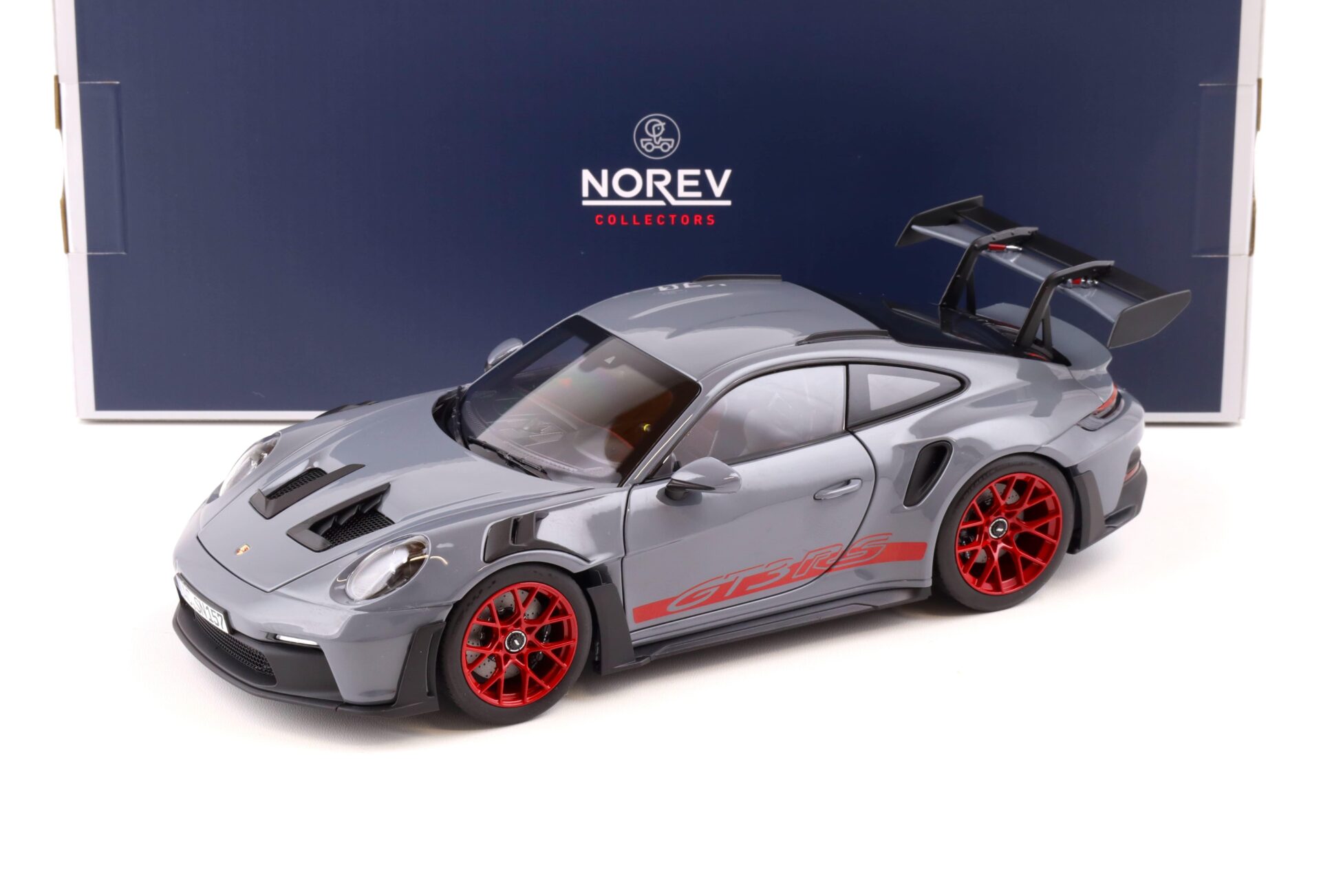 ID 83894 orig.jpg 1:18 Norev Porsche 911 (992) GT3 RS Coupe 2022 Arctic grey/ pyro red