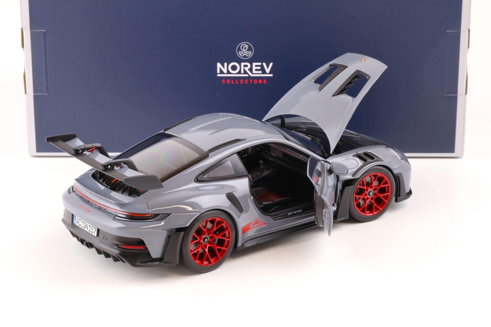 1:18 Norev Porsche 911 (992) GT3 RS Coupe 2022 Arctic grey/ pyro red
