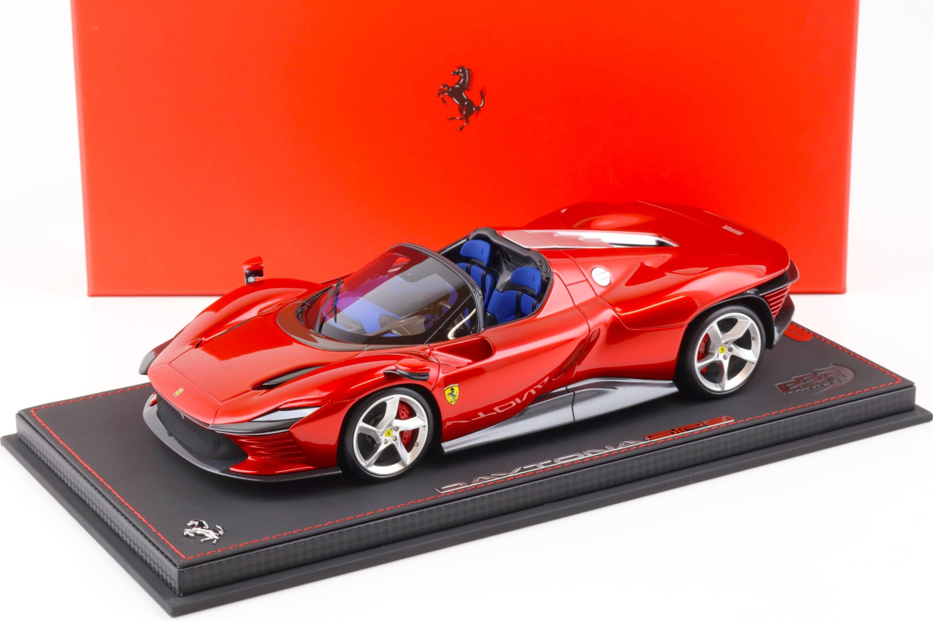 ID 83948 orig.jpg 1:18 BBR Ferrari SP3 Daytona Rosso Magma red with display - Limited 48 pcs.
