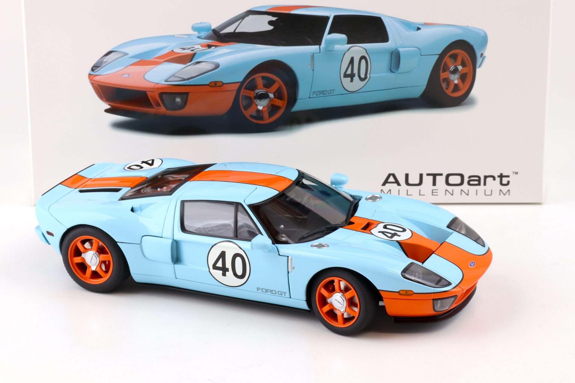 1:18 AUTOart Ford GT 2004 blue/ orange stripes #40 GULF Livery