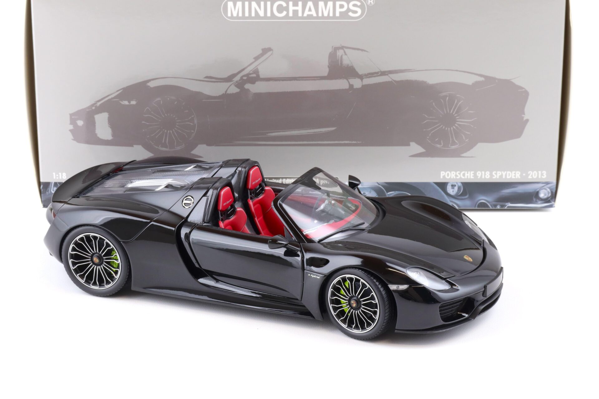 1:18 Minichamps Porsche 918 Spyder 2013 black/ red seats