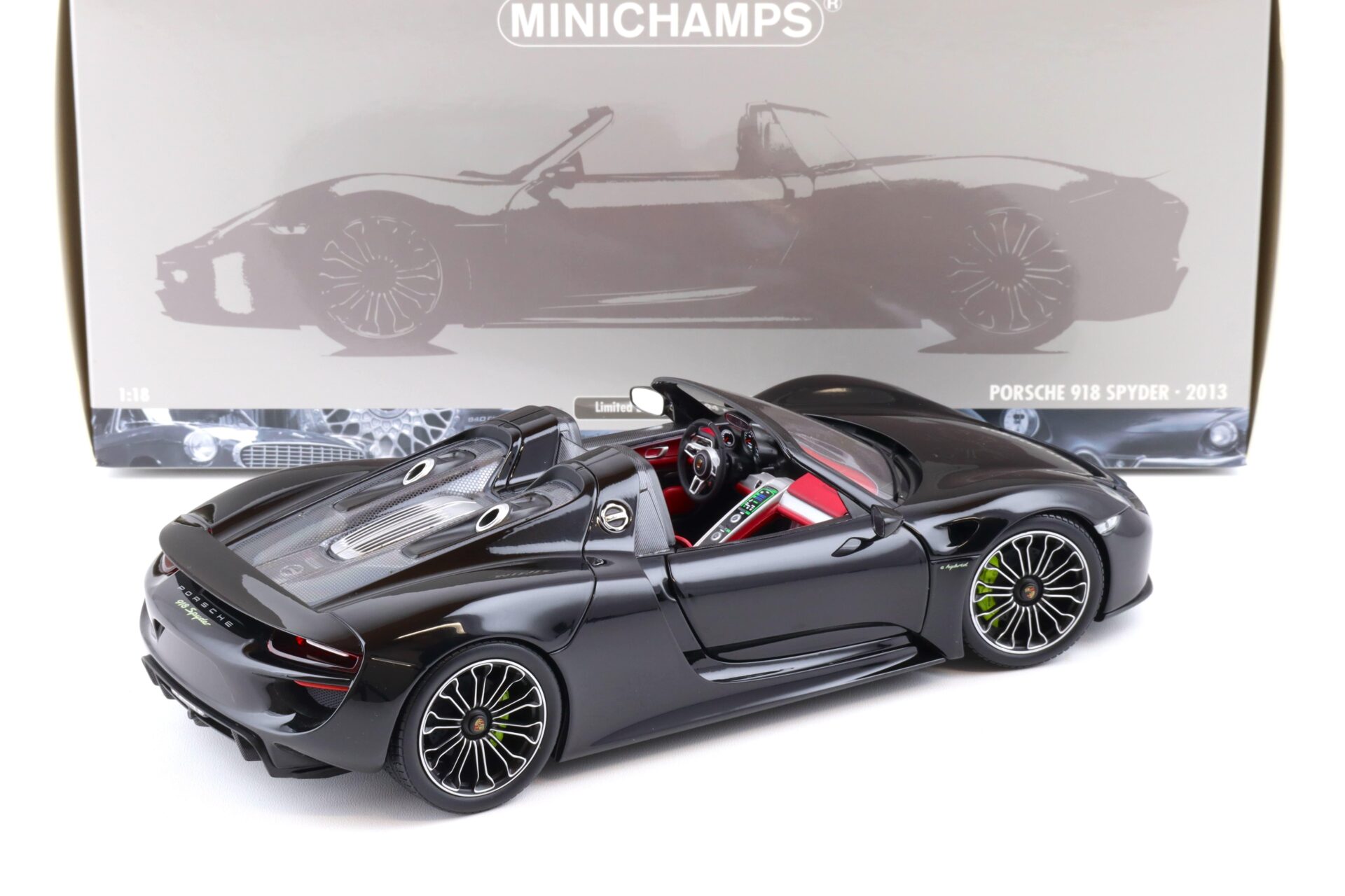 1:18 Minichamps Porsche 918 Spyder 2013 black/ red seats