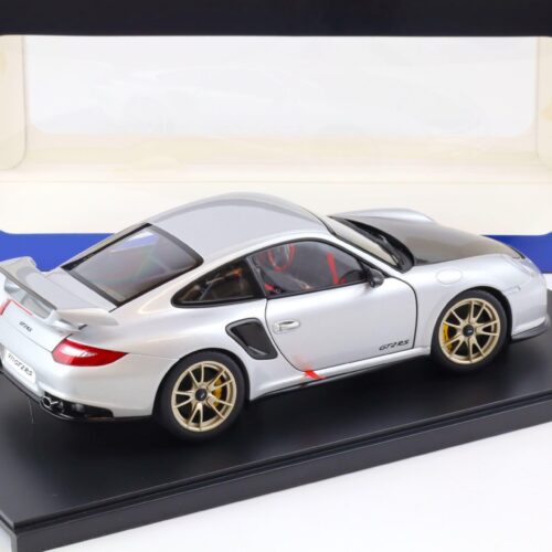 1:18 AUTOart Porsche 911 (997) GT2 RS silver/ with Carbon 77961 - Image 3