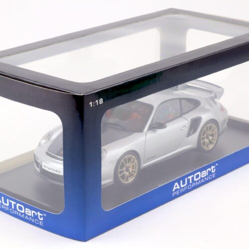 1:18 AUTOart Porsche 911 (997) GT2 RS silver/ with Carbon 77961 - Image 4