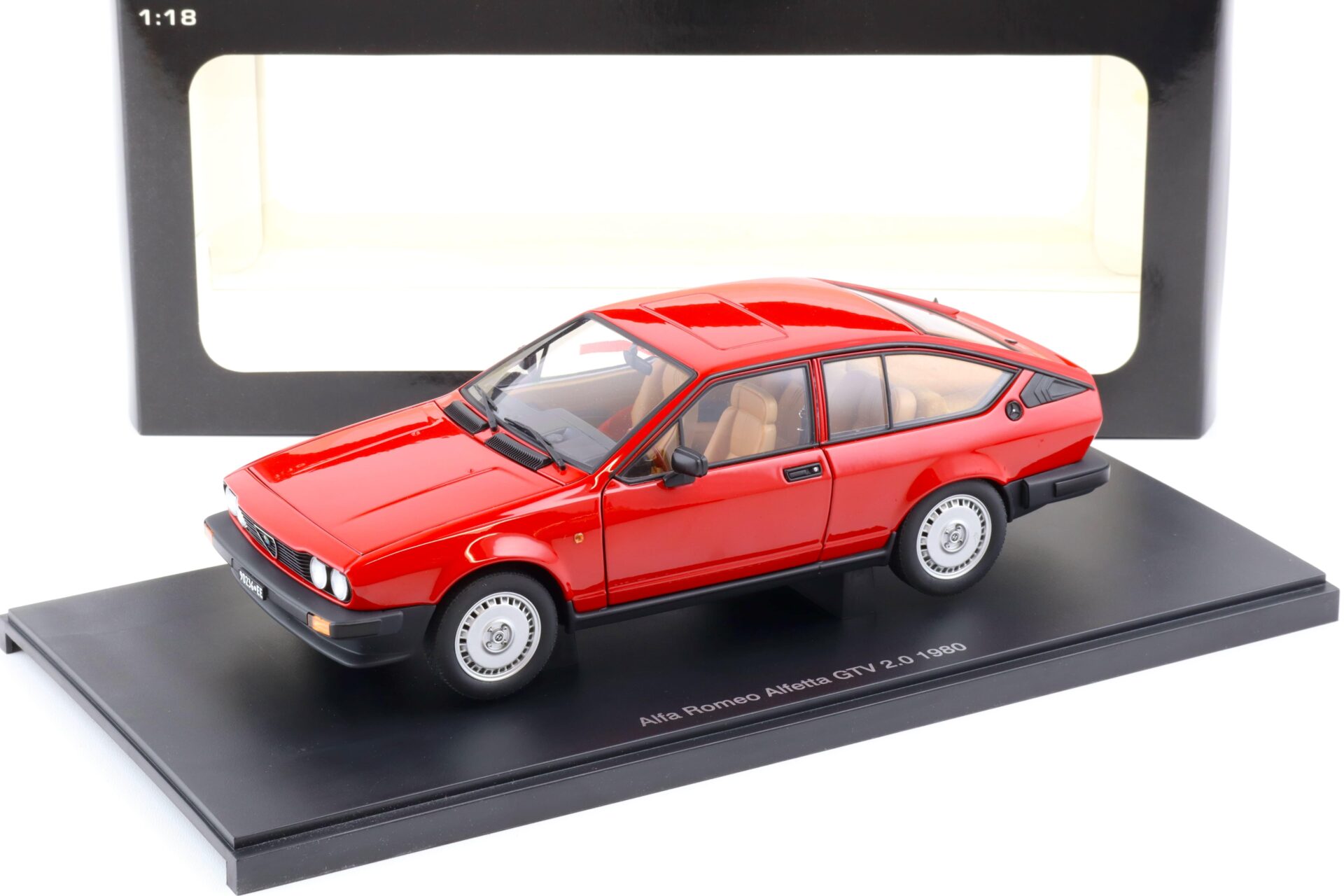 ID 84044 orig.jpg 1:18 AUTOart Alfa Romeo Alfetta GTV 2.0 - 1980 red 70146