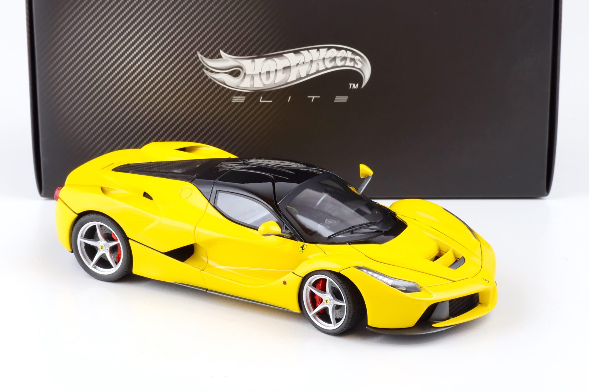 1:18 Hot Wheels Elite Ferrari LaFerrari 2013 yellow BCT81