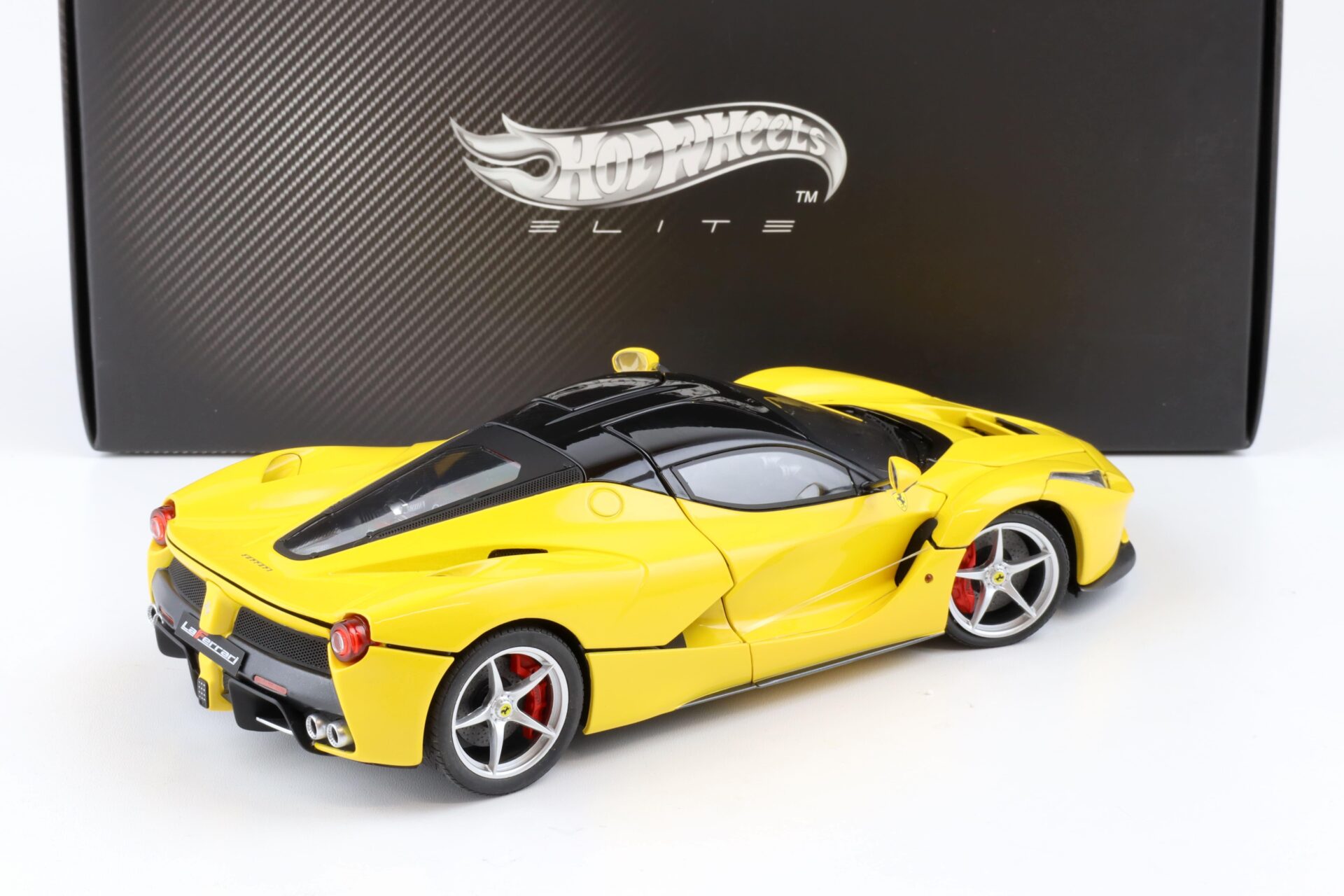 1:18 Hot Wheels Elite Ferrari LaFerrari 2013 yellow BCT81