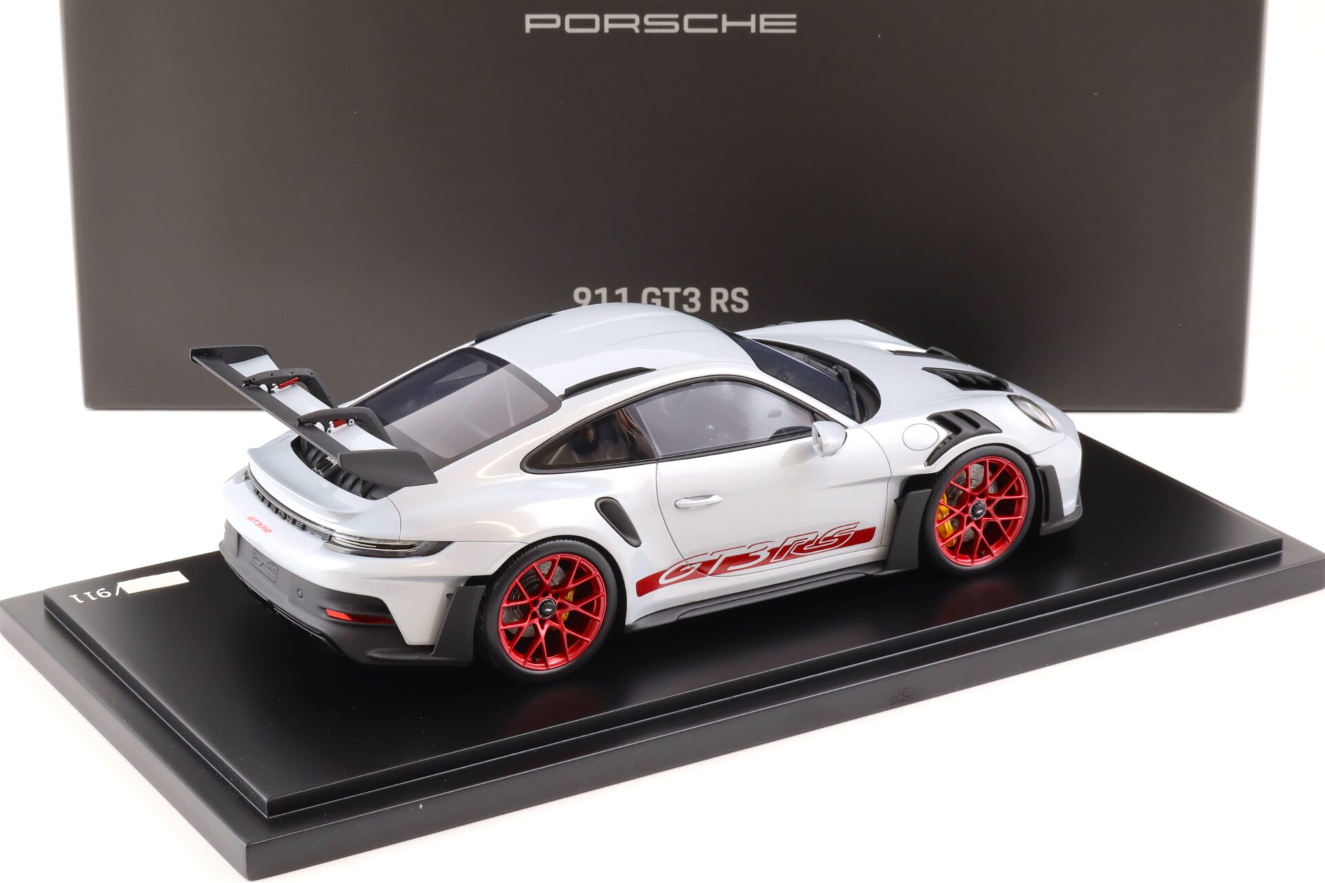 1:18 Spark Porsche 911 (992) GT3 RS ice grey metallic/ pyro red WAP DEALER