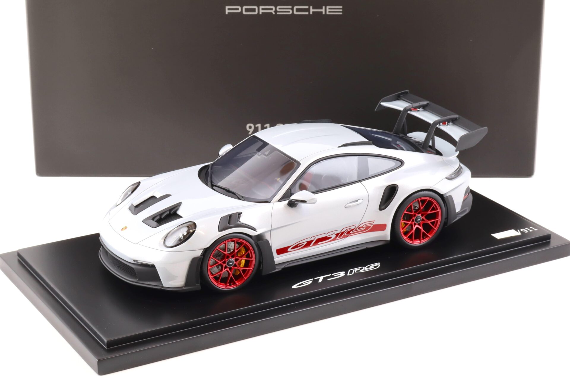 1:18 Spark Porsche 911 (992) GT3 RS ice grey metallic/ pyro red WAP DEALER