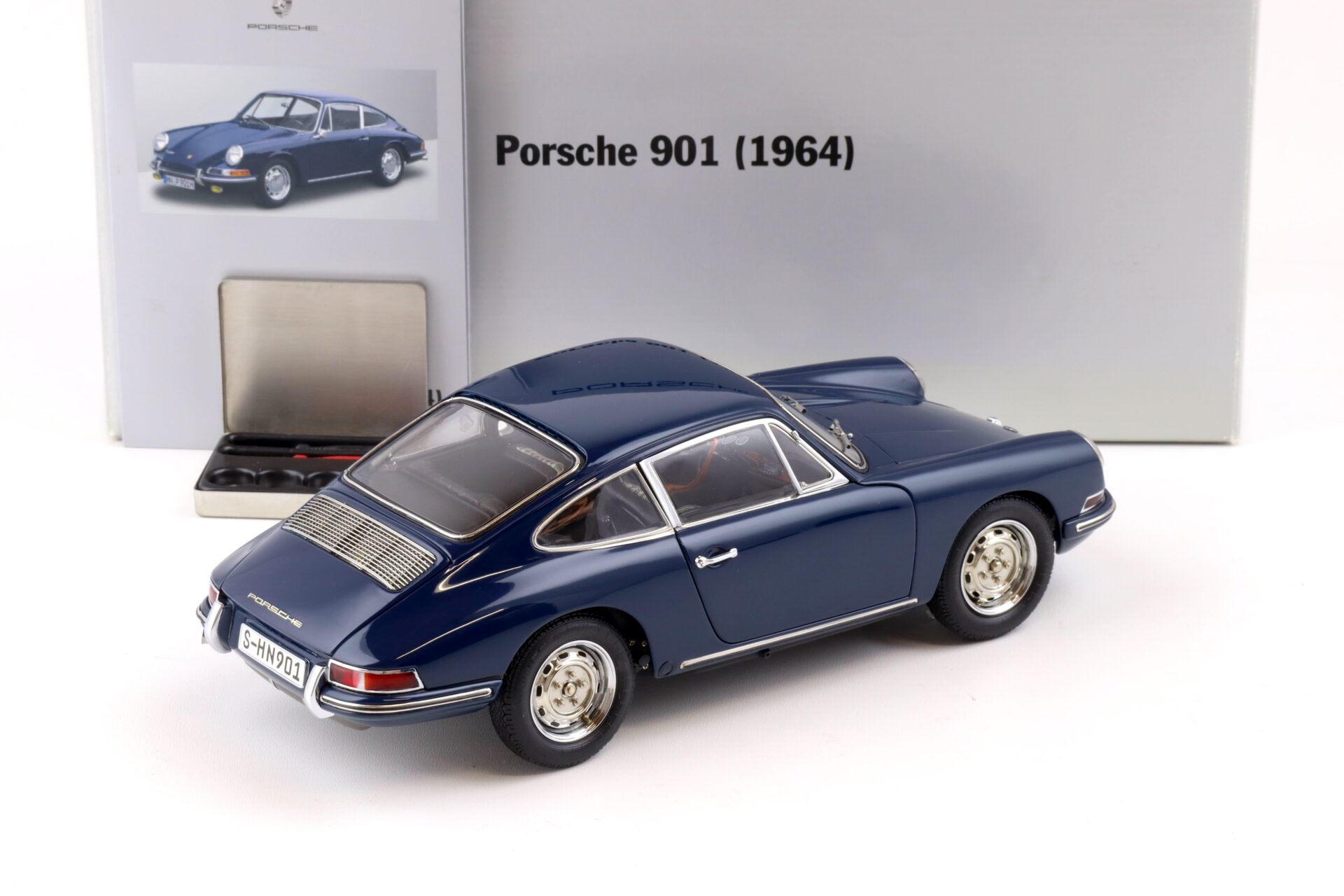 1:18 CMC Porsche 901 Coupe 1964 dark blue WAP DEALER