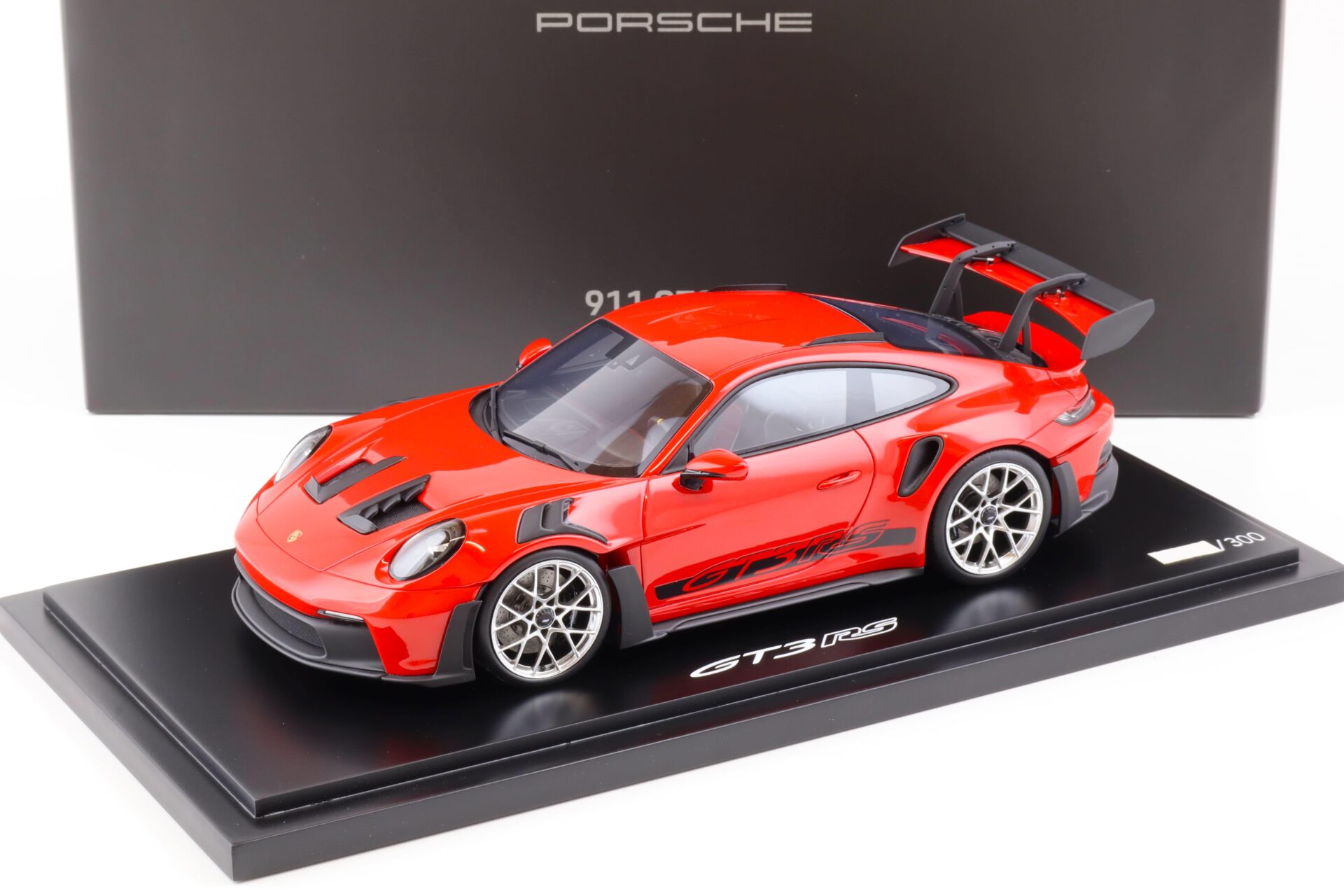 ID 84403 orig.jpg 1:18 Spark Porsche 911 (992) GT3 RS guards red/ silver wheels 2022 WAP DEALER