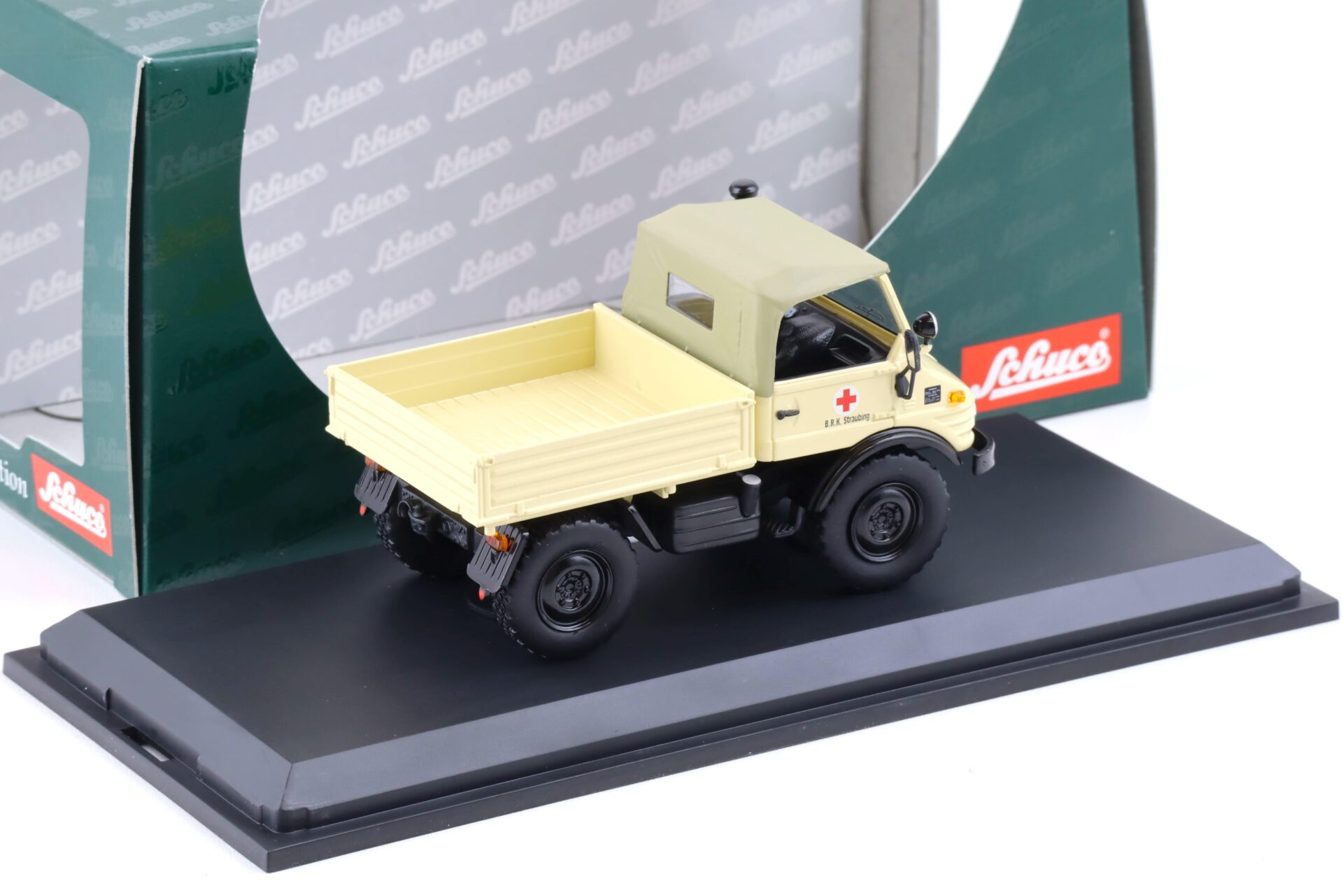 1:43 Schuco Mercedes Unimog 406 BRK Straubing beige