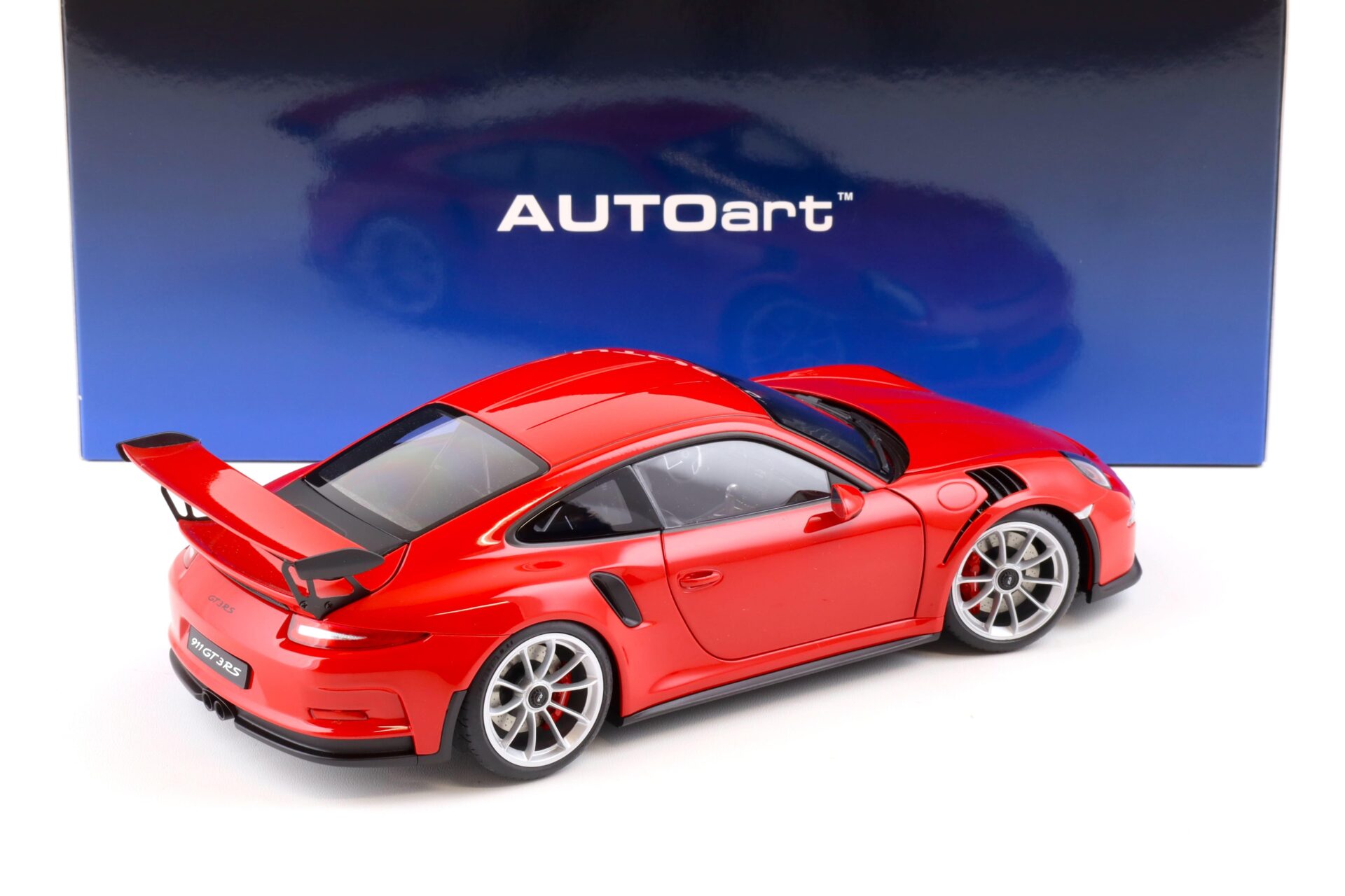 1:18 AUTOart Porsche 911 (991) GT3 RS guards red/ silver wheels 78165
