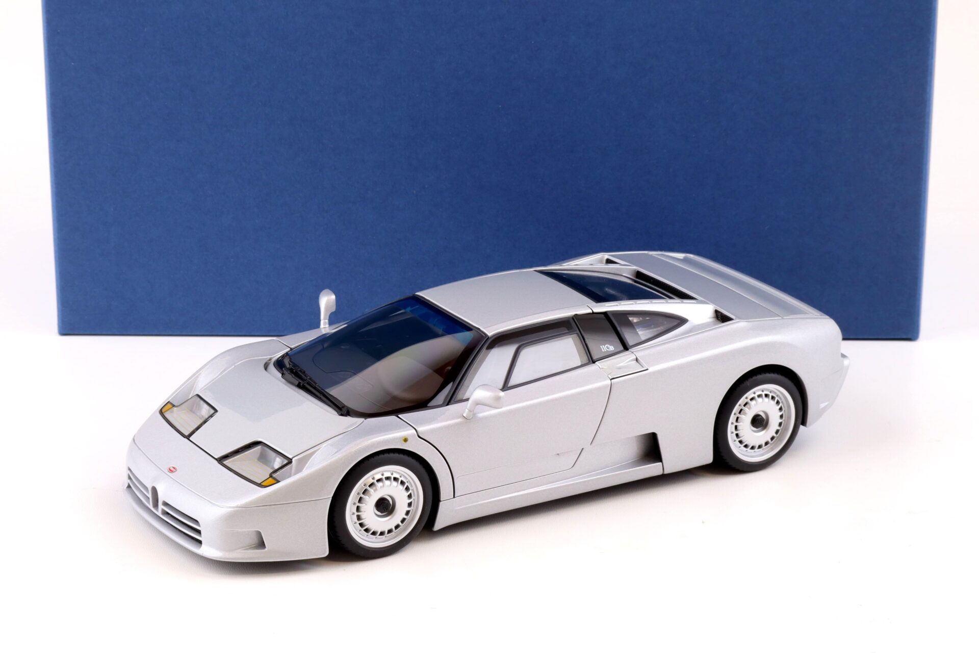 ID 84610 orig.jpg 1:18 AUTOart Bugatti EB110 GT 1991 silver metallic Diecast 70979