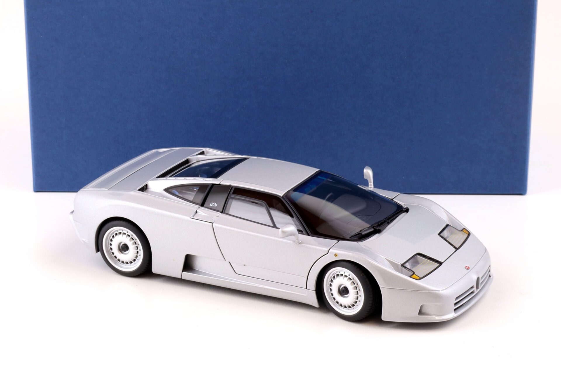 1:18 AUTOart Bugatti EB110 GT 1991 silver metallic Diecast 70979