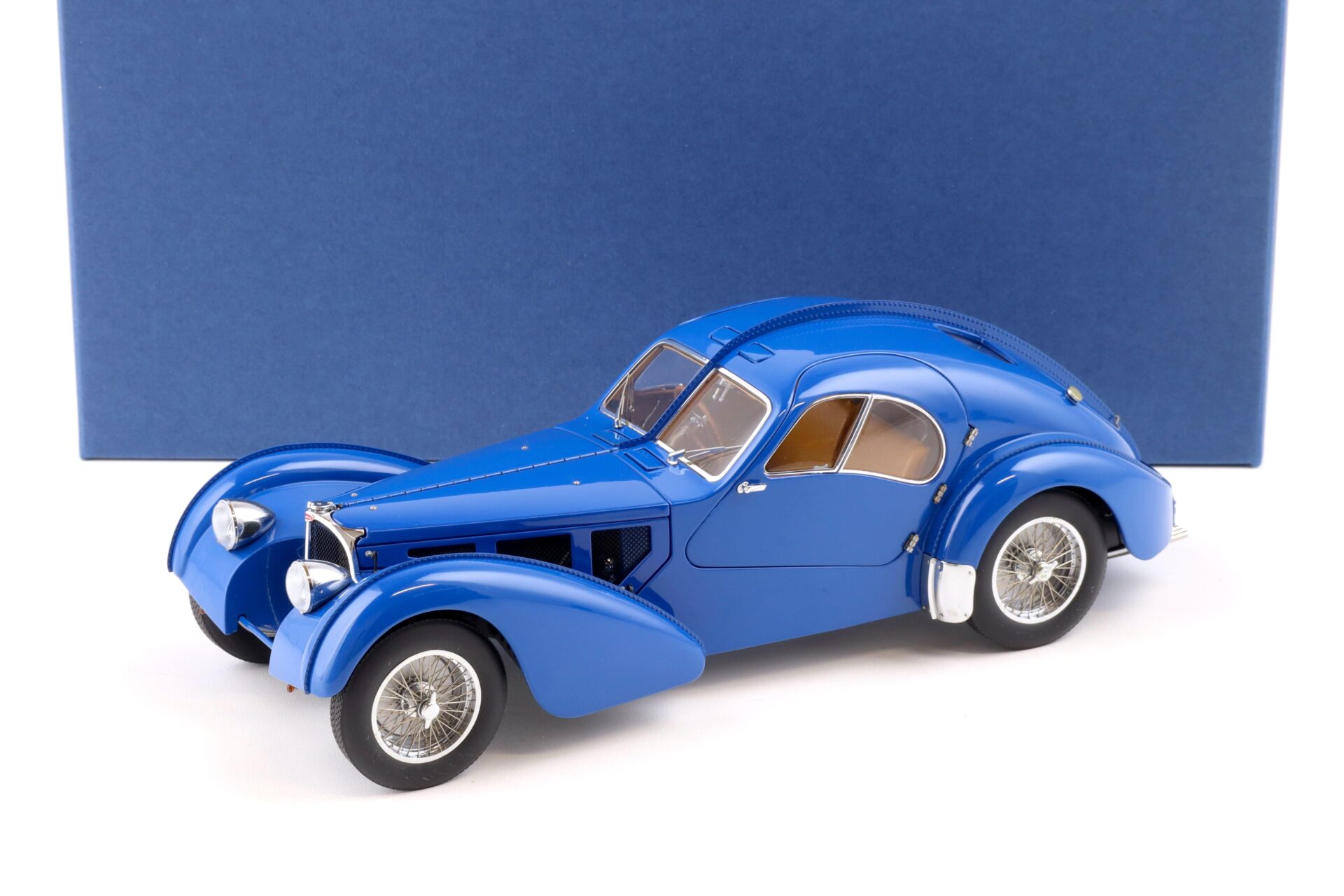 ID 84615 orig.jpg 1:18 AUTOart Bugatti 57S Atlantic 1938 blue/ with metal wire spoke wheels 70943