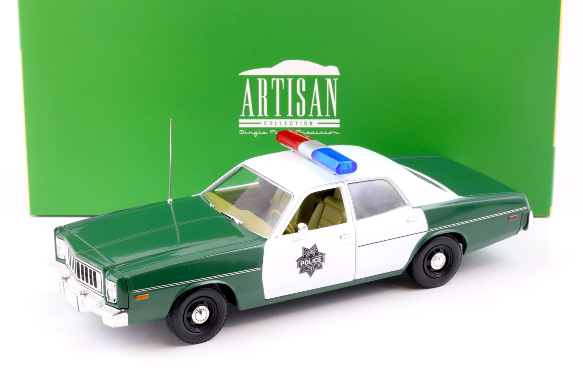 1:18 Greenlight 1975 Plymouth Fury Capitol City Police green/ white