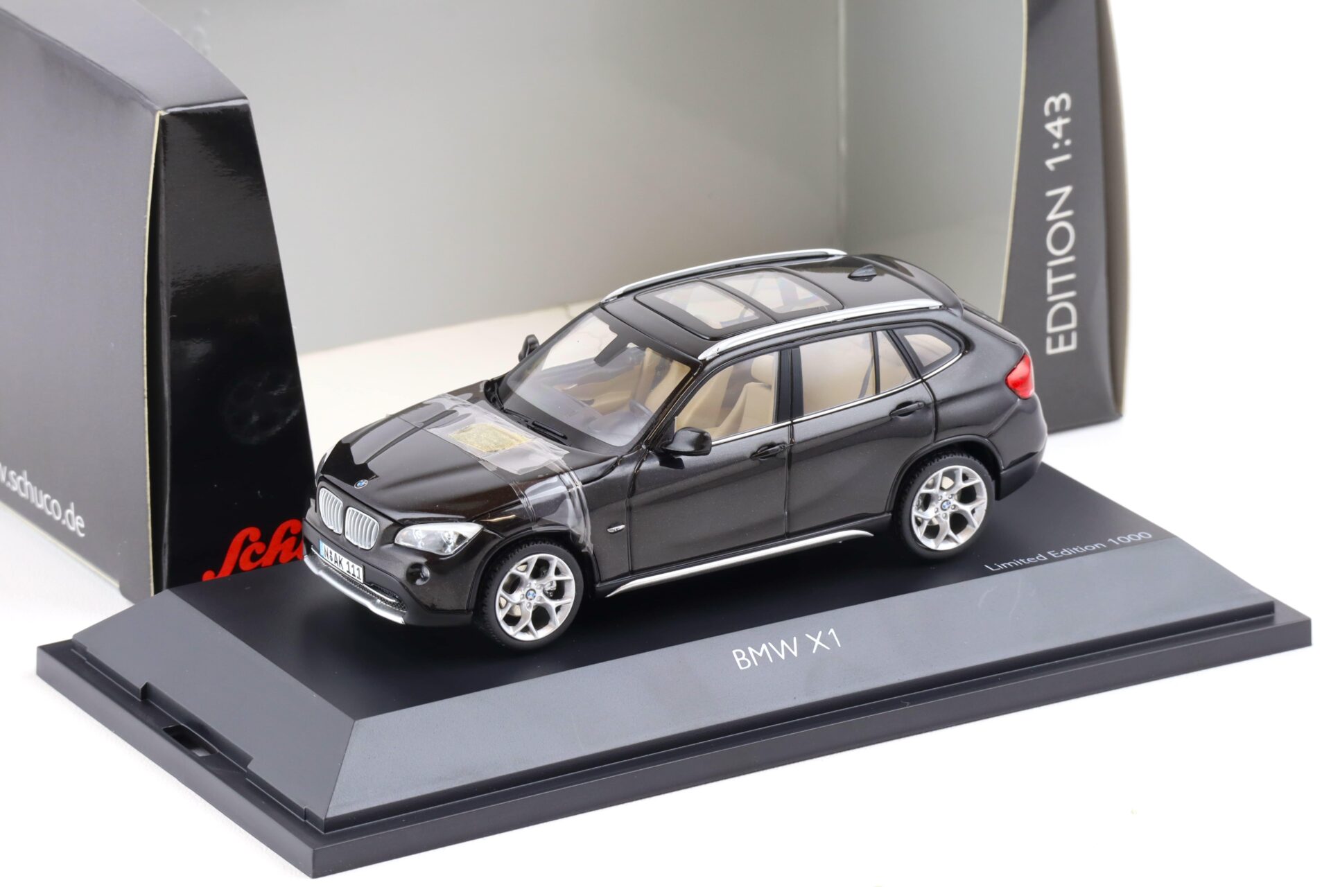 ID 84895 orig.jpg 1:43 Schuco BMW X1 E84 SUV Saphir black metallic