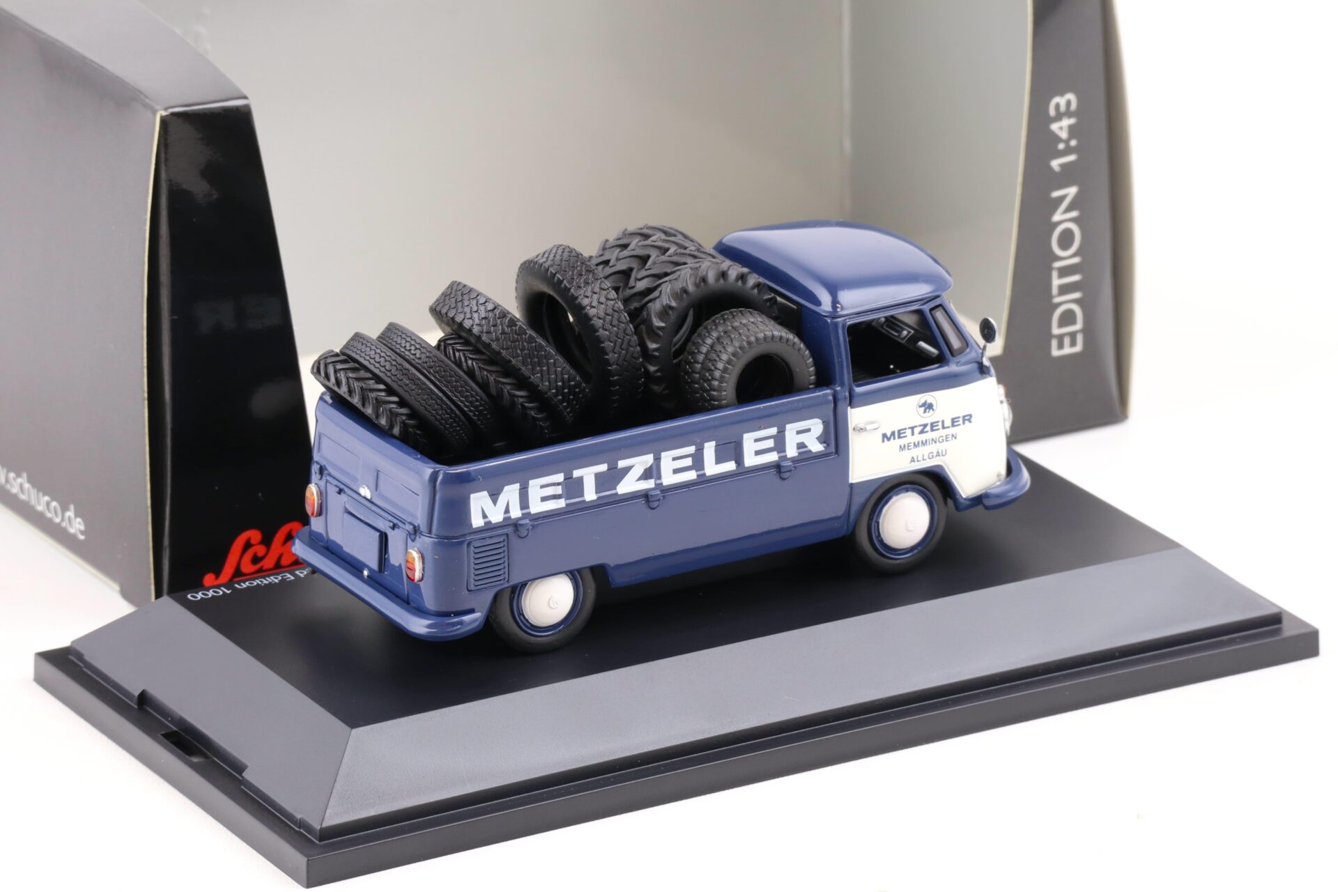 1:43 Schuco VW T1 Pritsche blue/ white Metzeler mit Reifen beladen