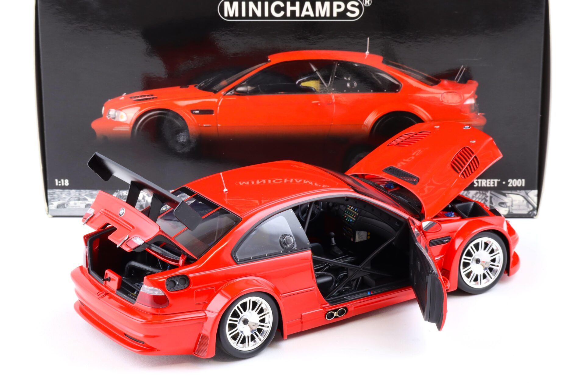 1:18 Minichamps BMW M3 GTR E46 Street 2001 red