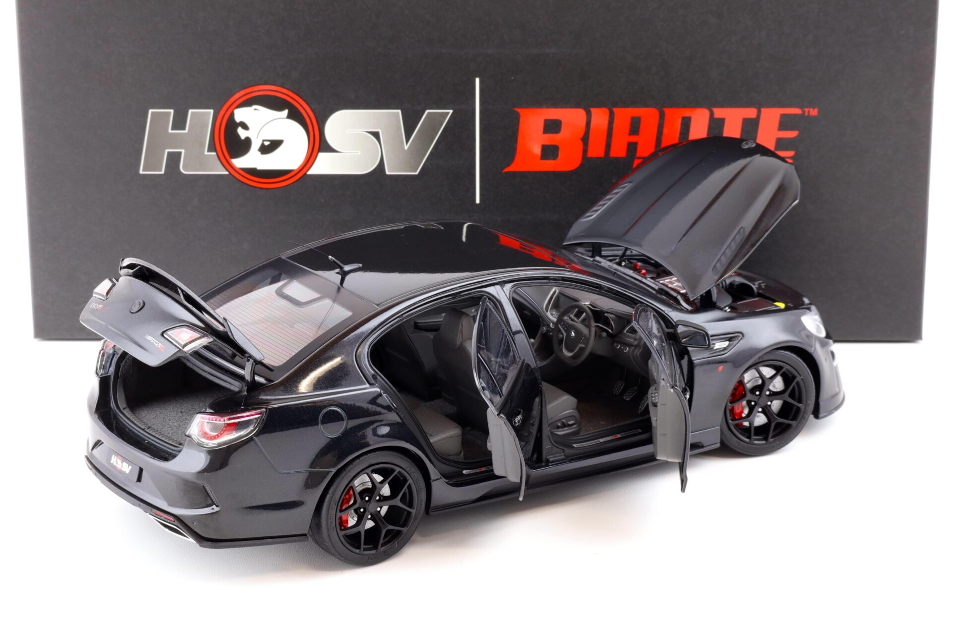 1:18 BIANTE Holden HSV GTSR W1 Phantom Limousine black metallic 2017