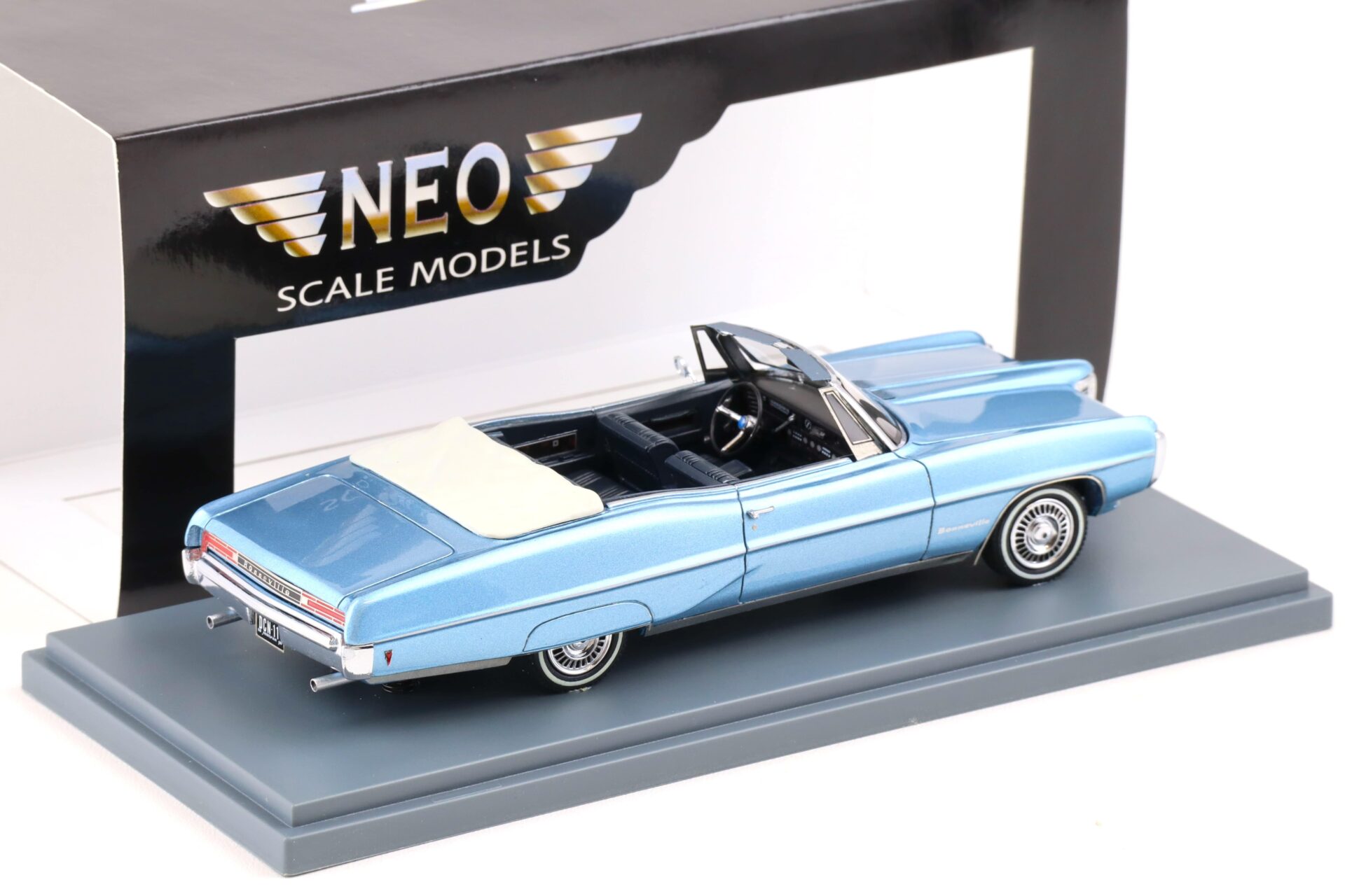 1:43 NEO Pontiac Bonneville Convertible blue metallic 1968