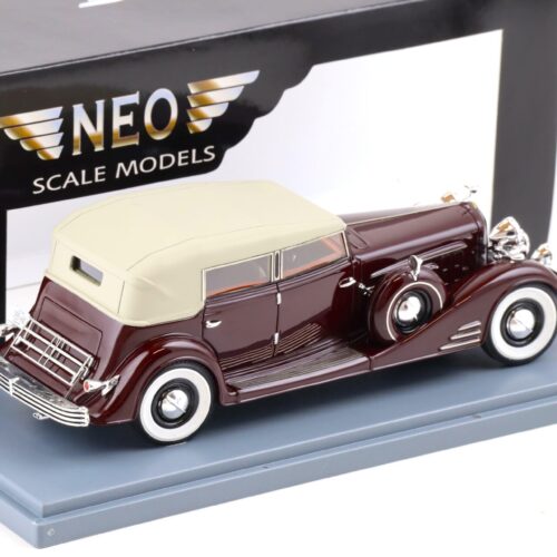 1:43 NEO Cadillac Fleetwood Allweather Phaeton closed Top dark red 1933