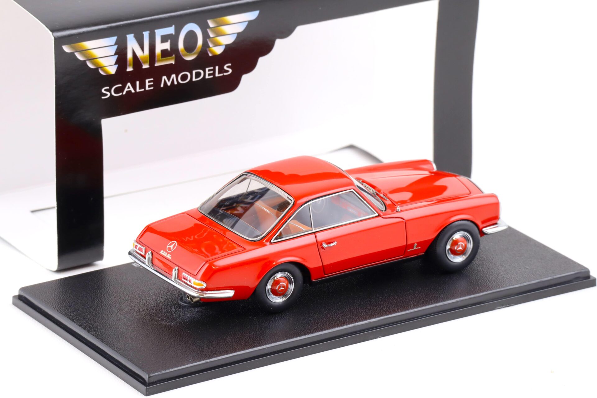 1:43 NEO Mercedes 230SL Pininfarina Coupe red 1956
