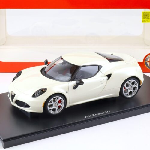1:18 AUTOart Alfa Romeo 4C Coupe pearl white 2013