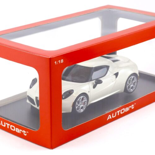 1:18 AUTOart Alfa Romeo 4C Coupe pearl white 2013