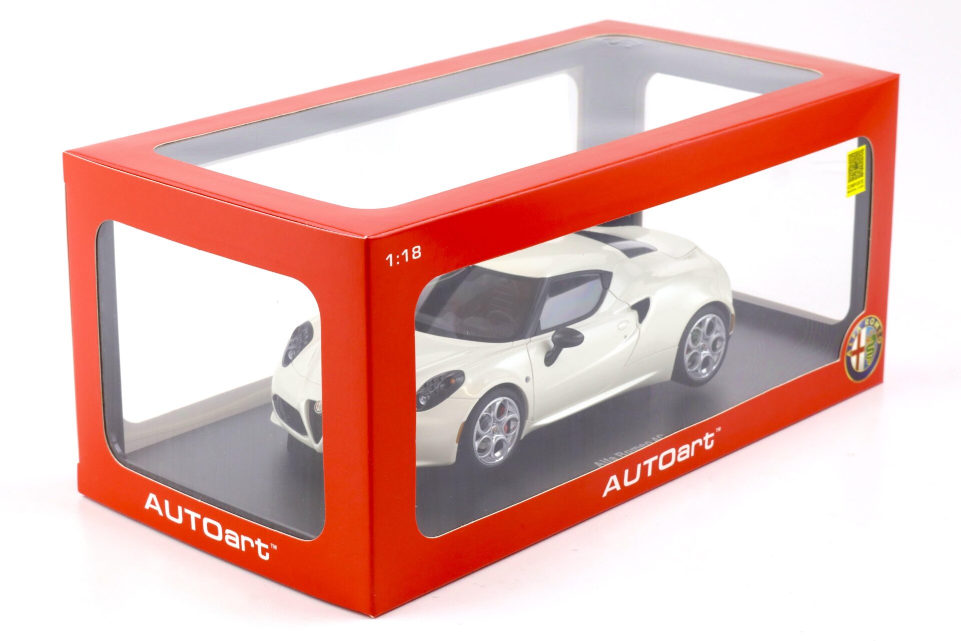 1:18 AUTOart Alfa Romeo 4C Coupe pearl white 2013