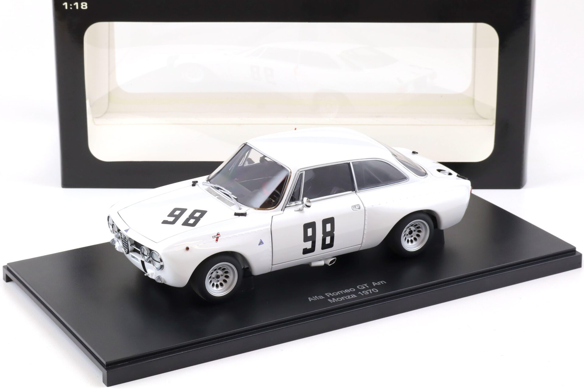 1:18 AUTOart Alfa Romeo Giulia GTAm Monza 1970 Hezemans #98 white