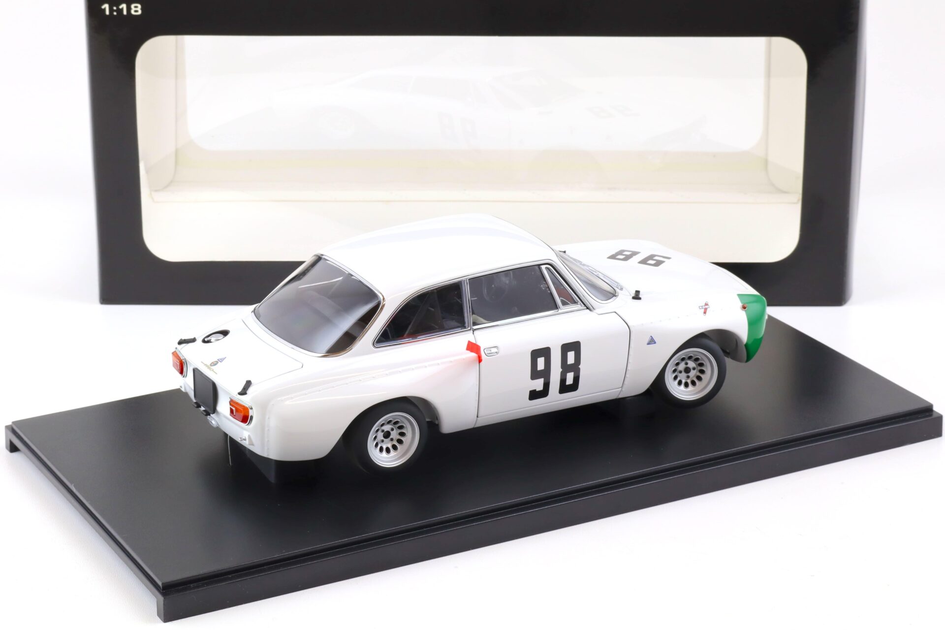 1:18 AUTOart Alfa Romeo Giulia GTAm Monza 1970 Hezemans #98 white