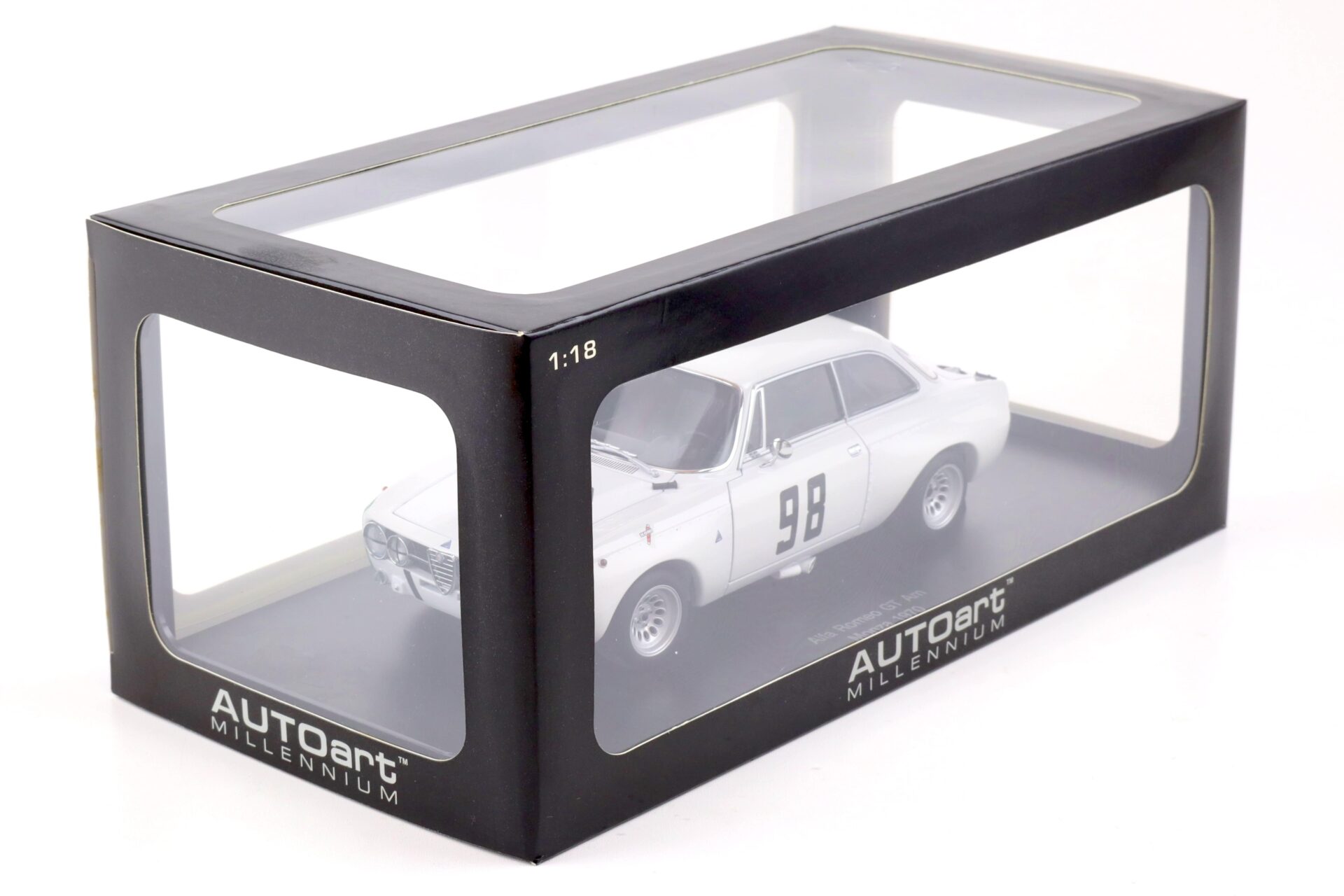 1:18 AUTOart Alfa Romeo Giulia GTAm Monza 1970 Hezemans #98 white