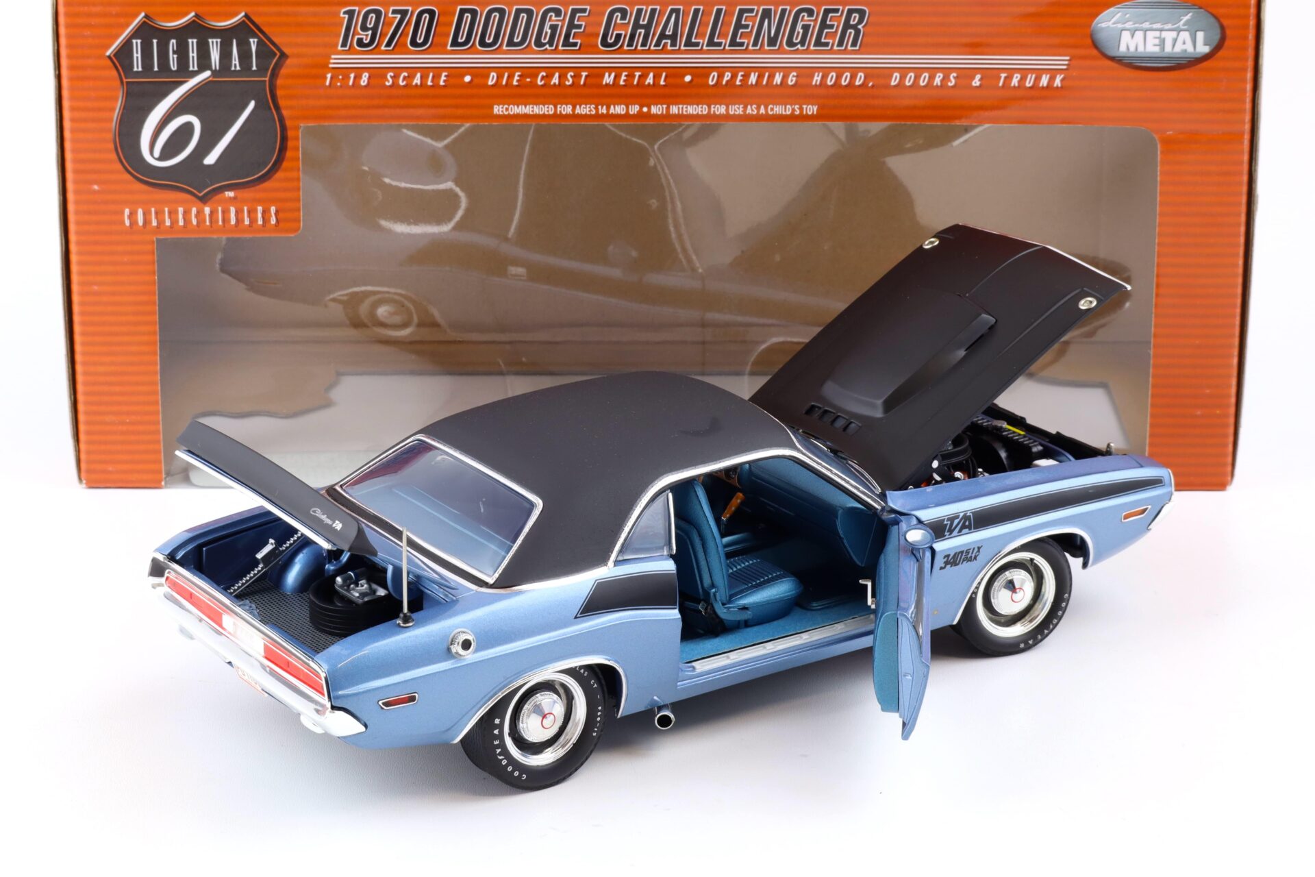 1:18 Highway61 Dodge Challenger T/A 340 Six Pak Coupe 1970 blue metallic