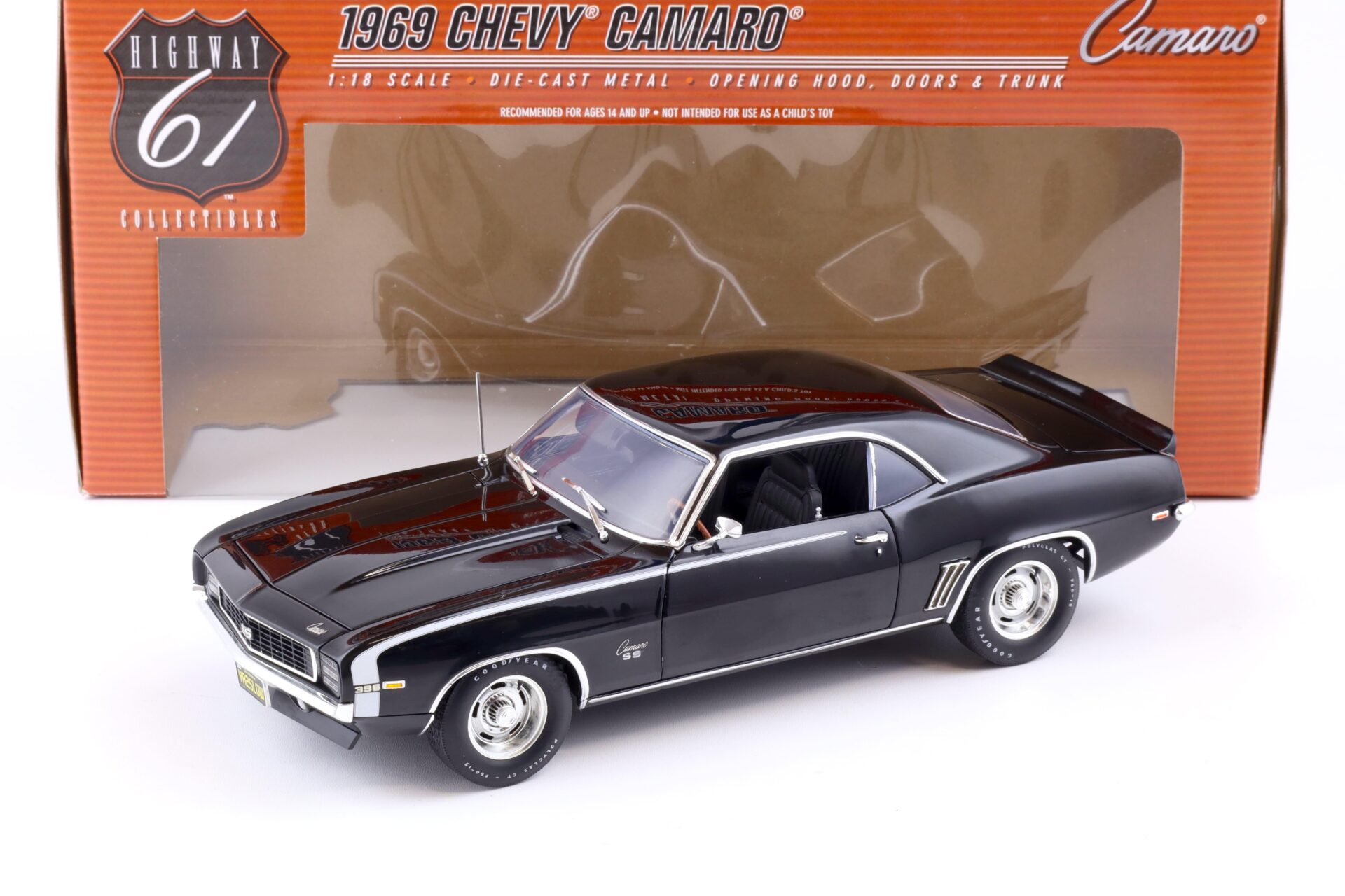 1:18 Highway61 Chevrolet Camaro SS 396 Coupe 1969 black/ white stripe