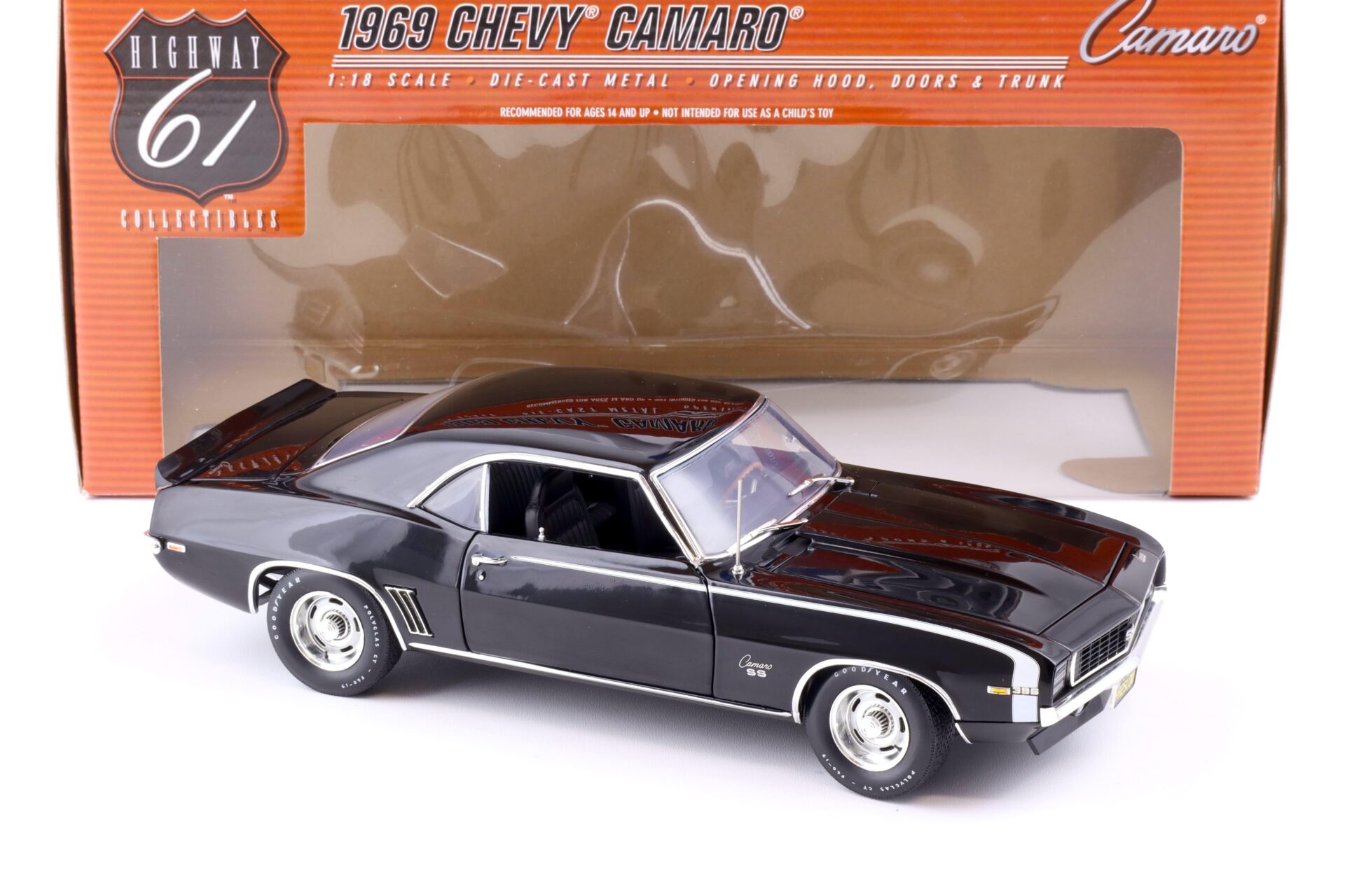 1:18 Highway61 Chevrolet Camaro SS 396 Coupe 1969 black/ white stripe