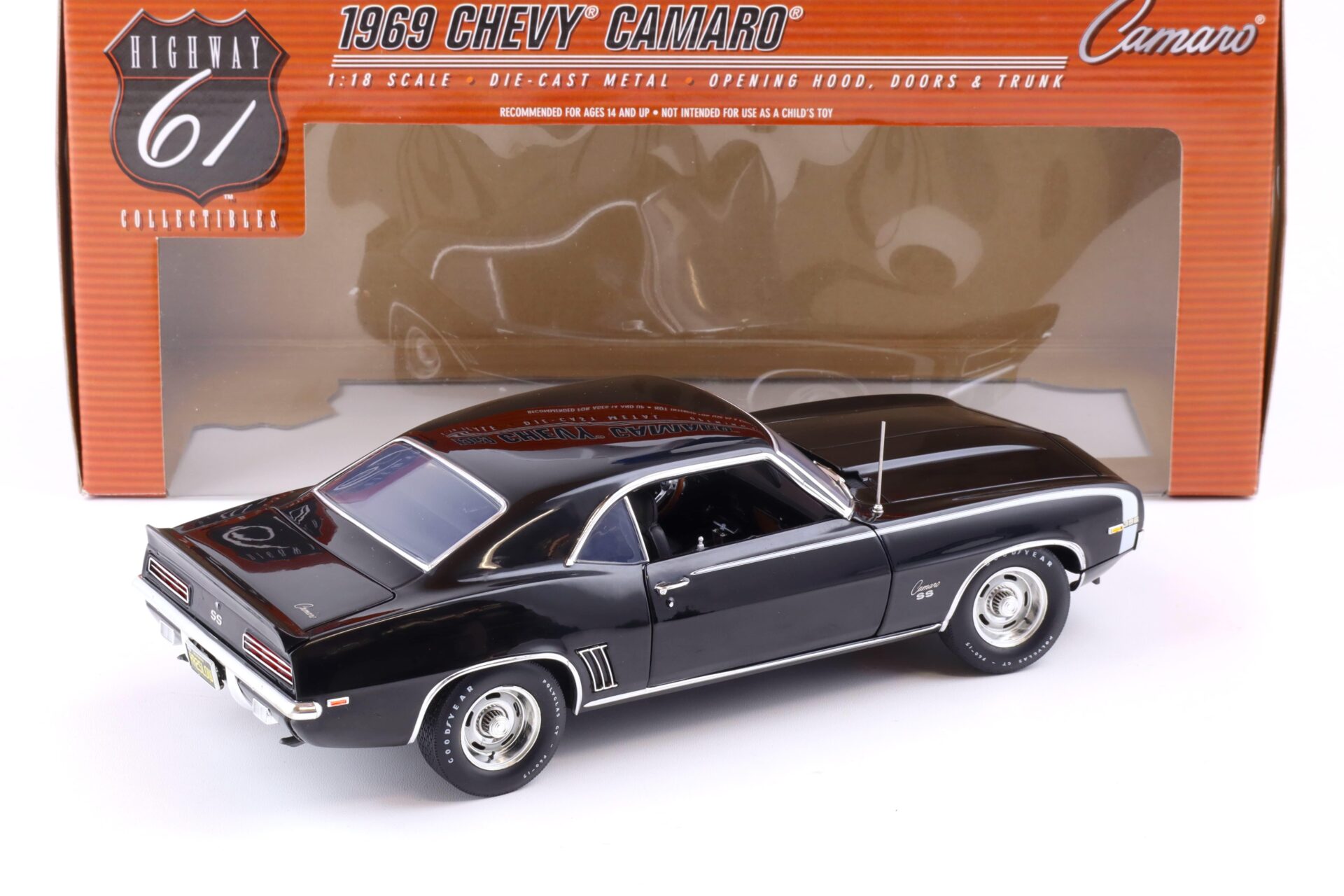 1:18 Highway61 Chevrolet Camaro SS 396 Coupe 1969 black/ white stripe