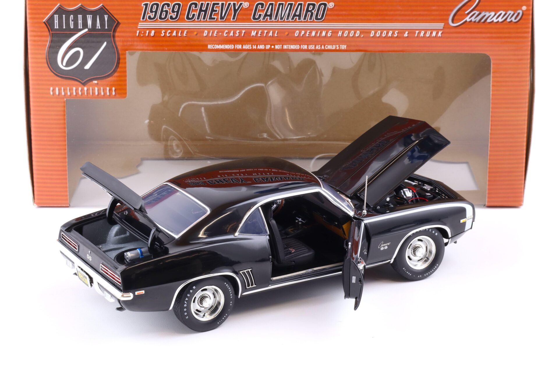 1:18 Highway61 Chevrolet Camaro SS 396 Coupe 1969 black/ white stripe