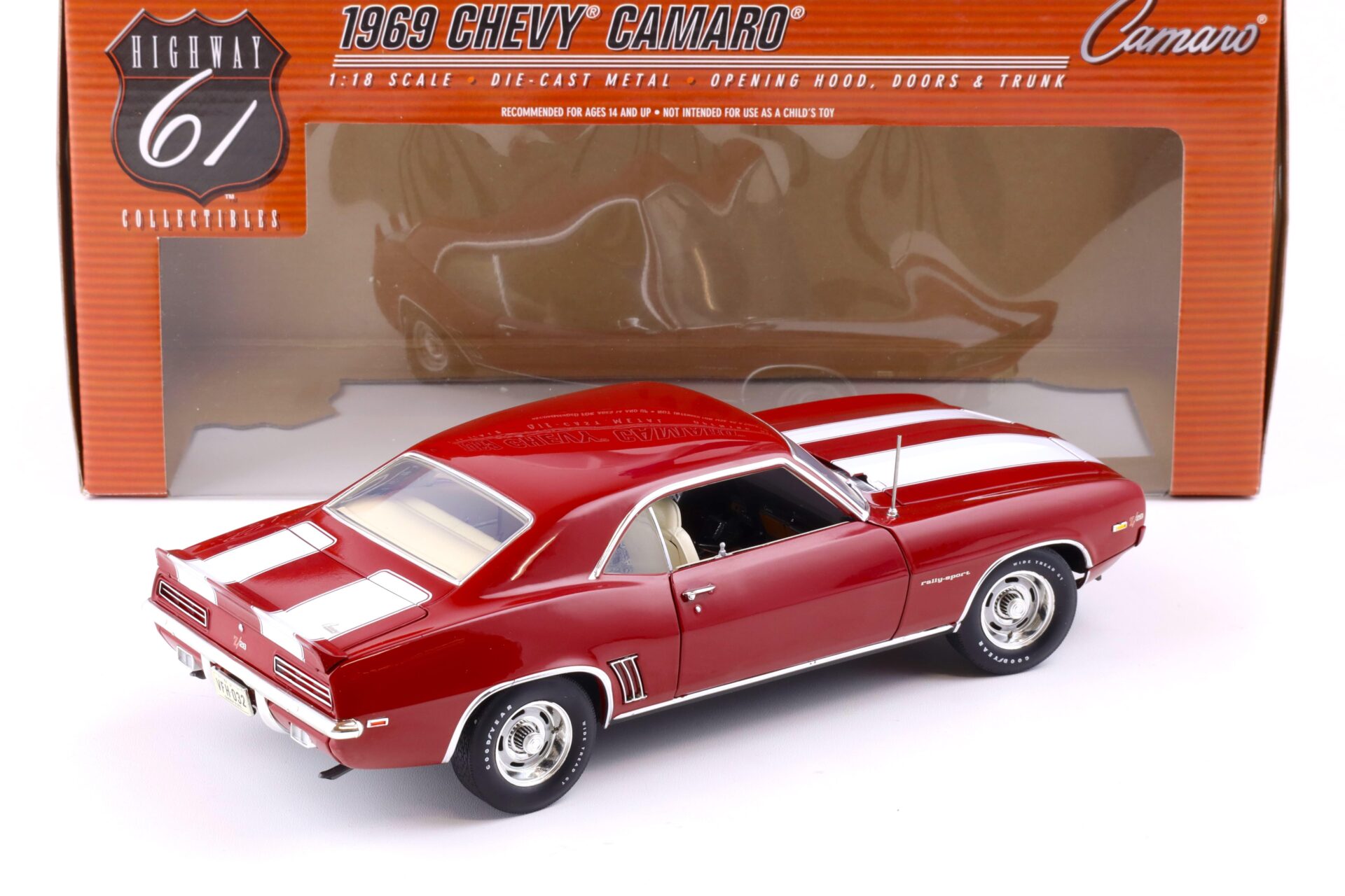 1:18 Highway61 Chevrolet Camaro Z/28 Rally-Sport Coupe 1969 red/ white stripes