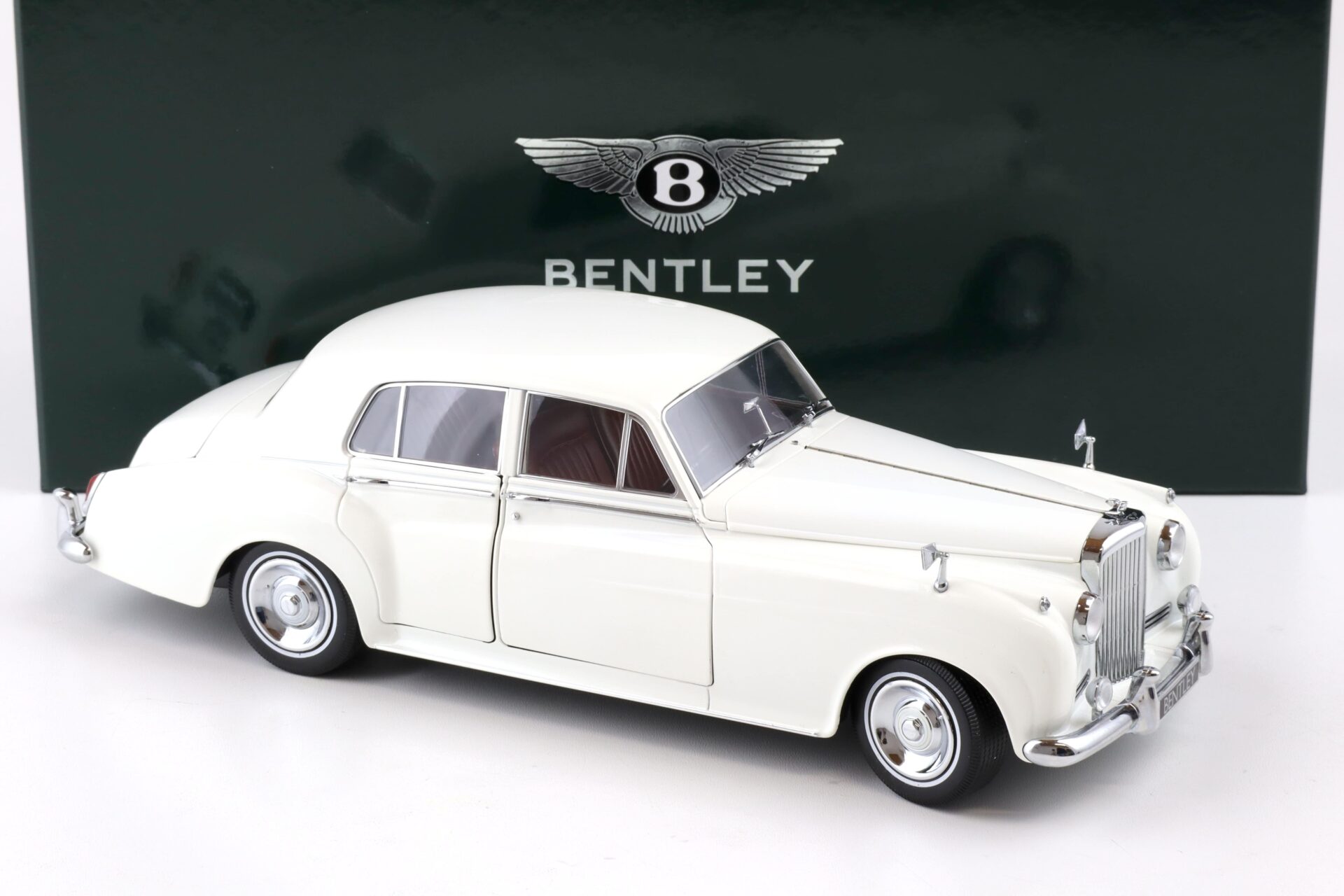 1:18 Minichamps Bentley S2 Limousine 1954 white