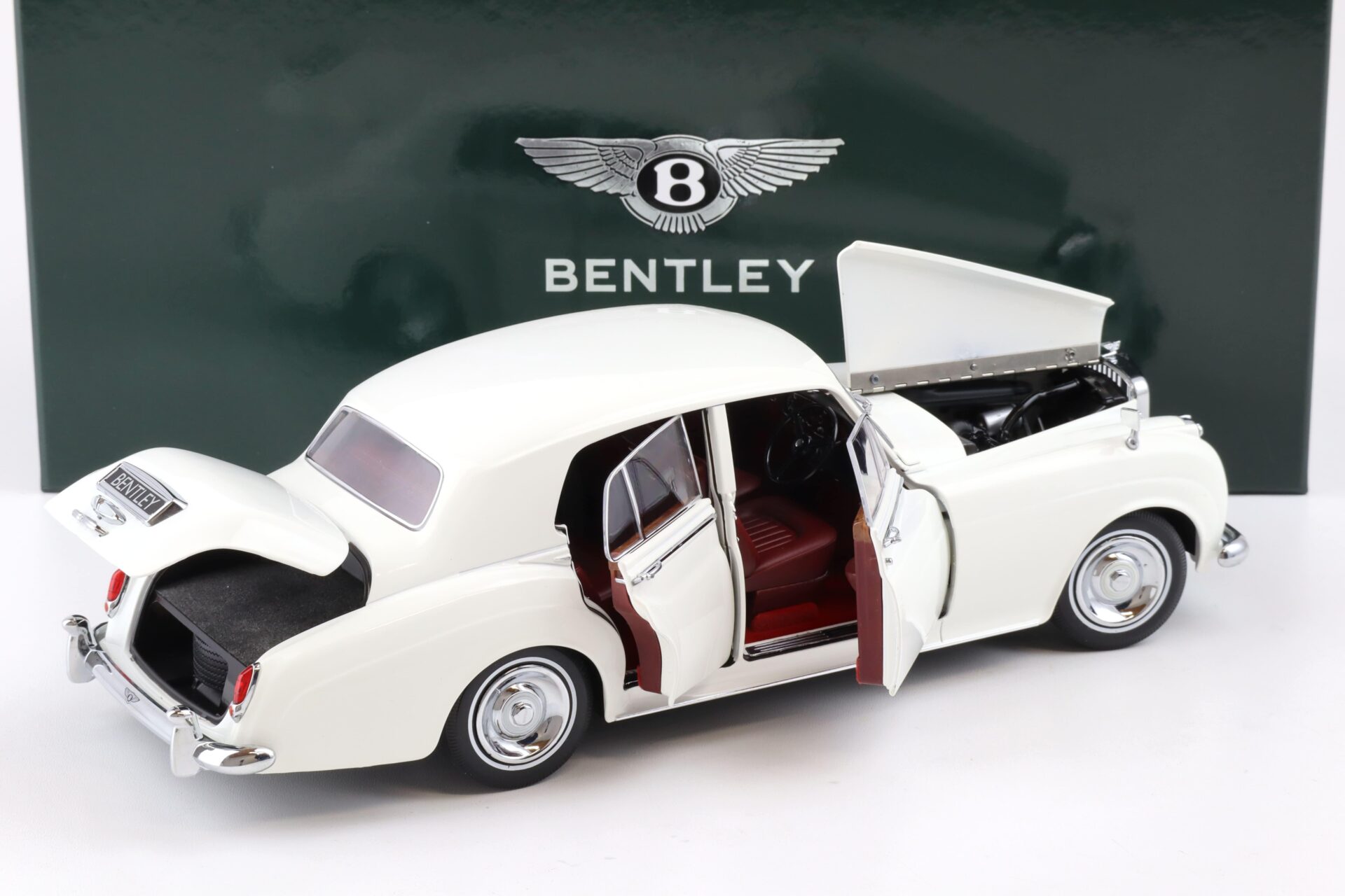 1:18 Minichamps Bentley S2 Limousine 1954 white