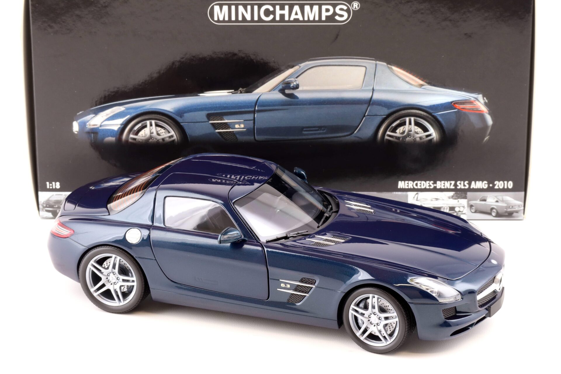 1:18 Minichamps Mercedes SLS AMG Coupe 2010 blue metallic
