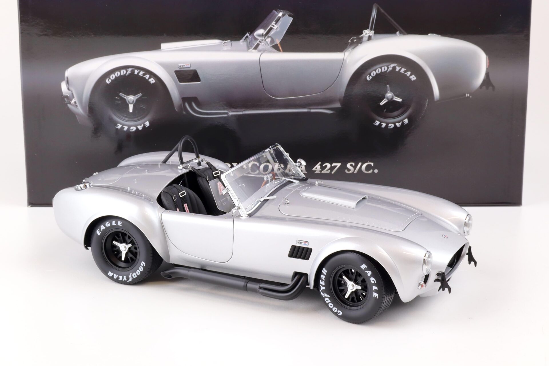 1:12 Kyosho Shelby Cobra 427 S/C silver/ black wheels 08631S