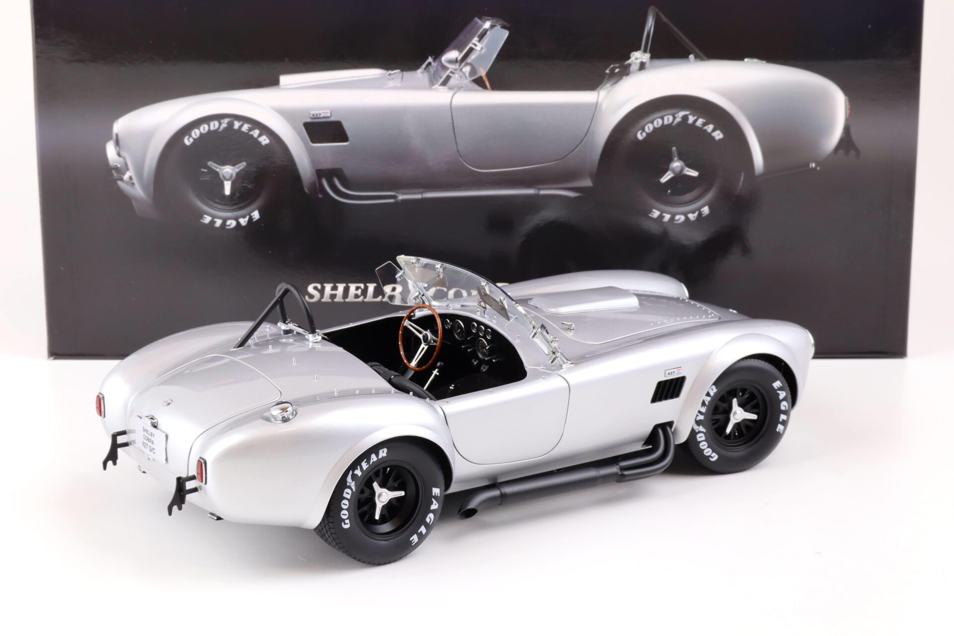 1:12 Kyosho Shelby Cobra 427 S/C silver/ black wheels 08631S