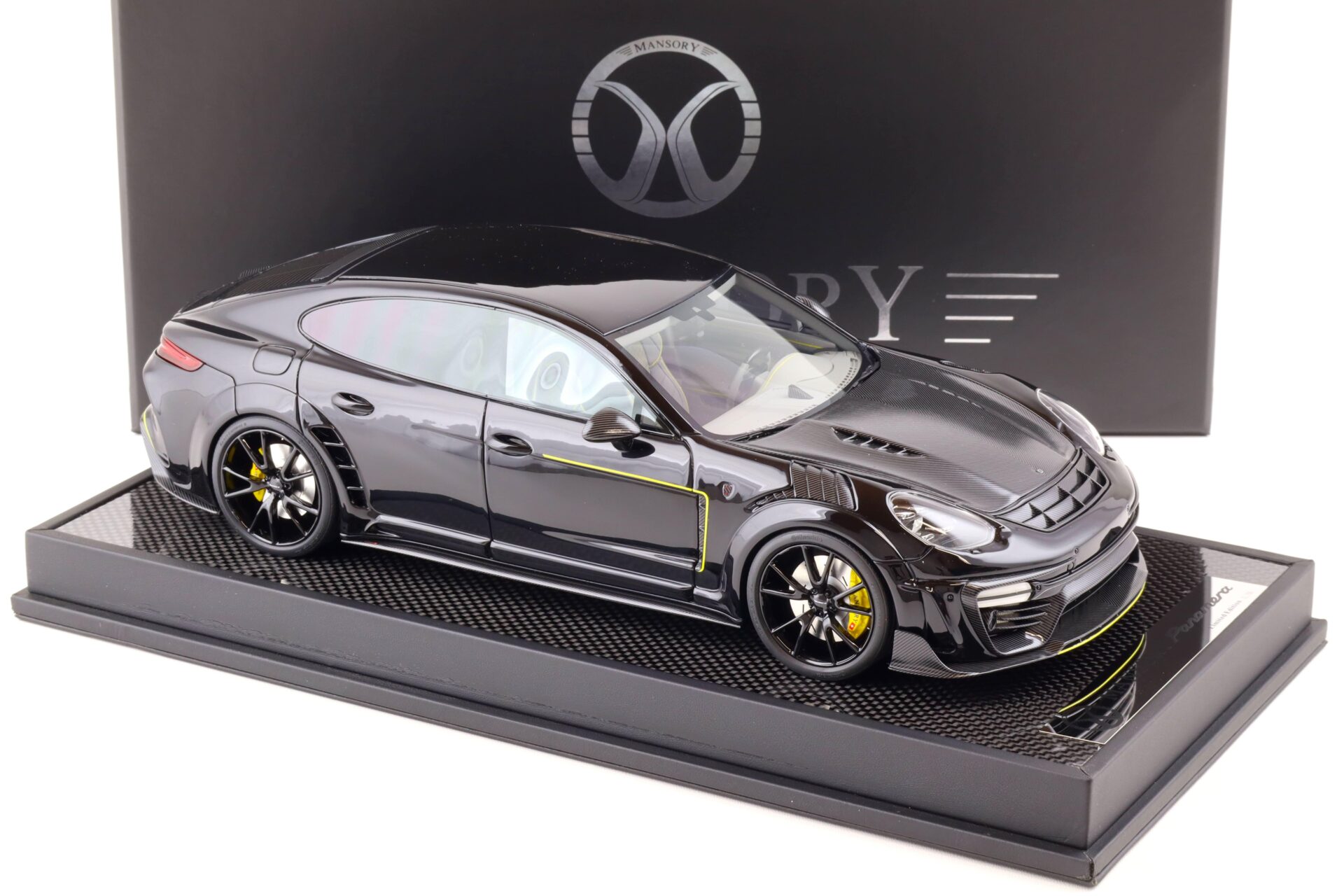 1:18 Motorhelix Porsche Panamera Mansory 2019 black/ Carbon MY18-PABK