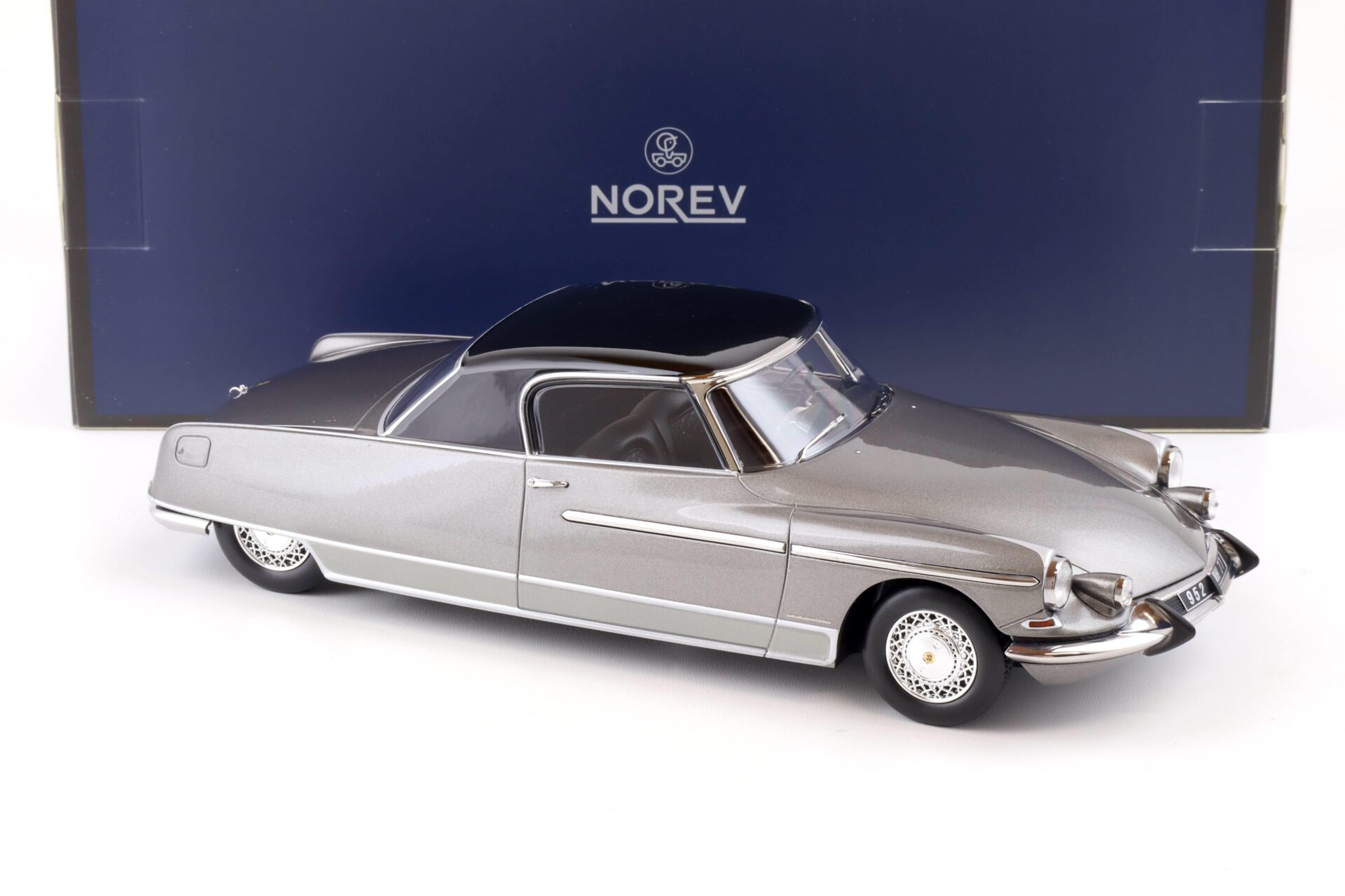 1:18 Norev Citroen DS 19 Le Dandy 1964 grey & black - Limited 300 pcs.